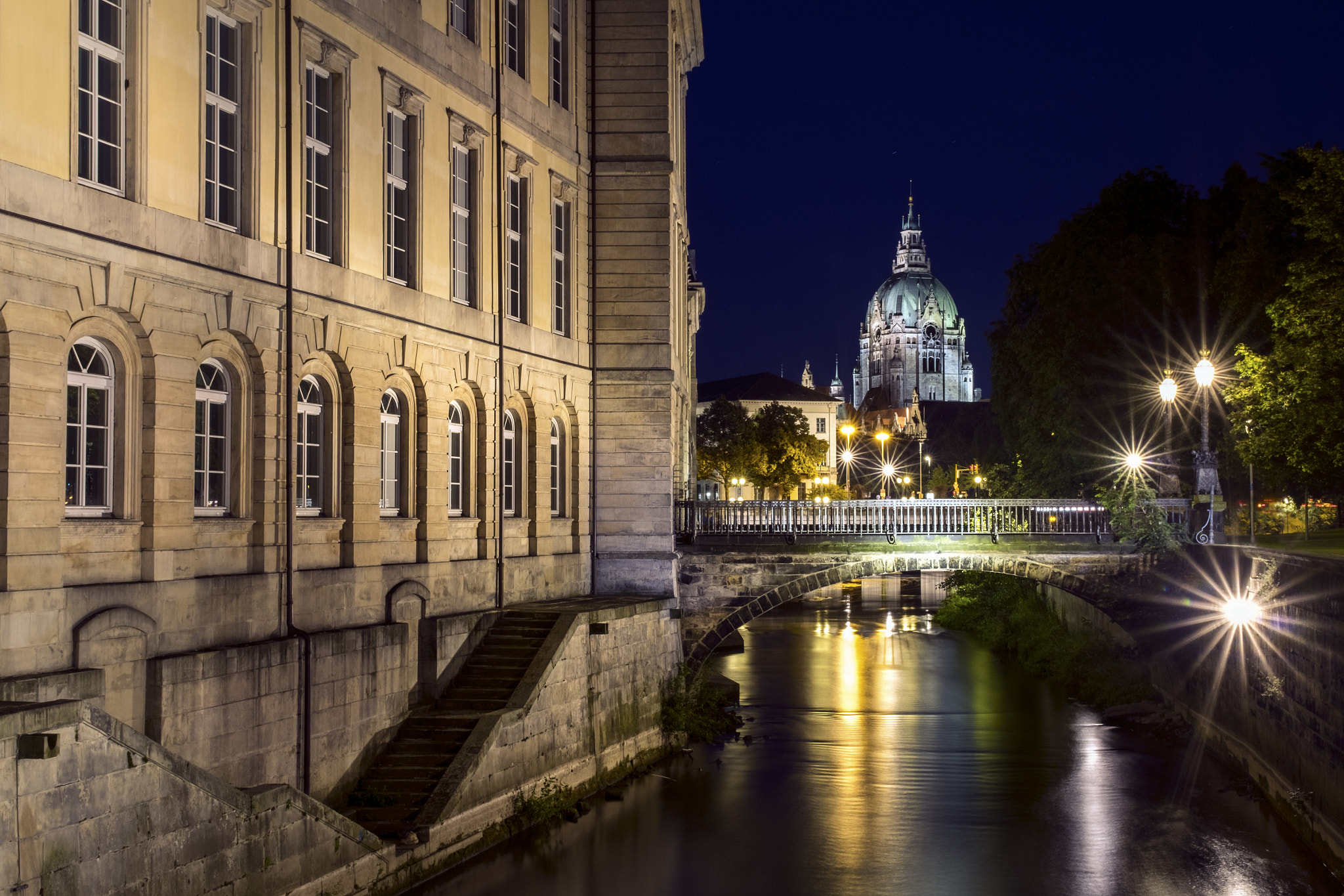 Fujifilm X-T10 + ZEISS Touit 32mm F1.8 sample photo. Leineschloss + neues rathaus photography