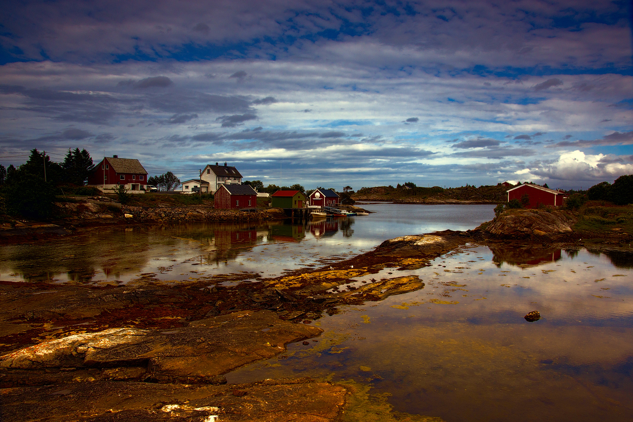 Sony SLT-A65 (SLT-A65V) + 17-50mm F2.8 sample photo. Norway fishing village photography