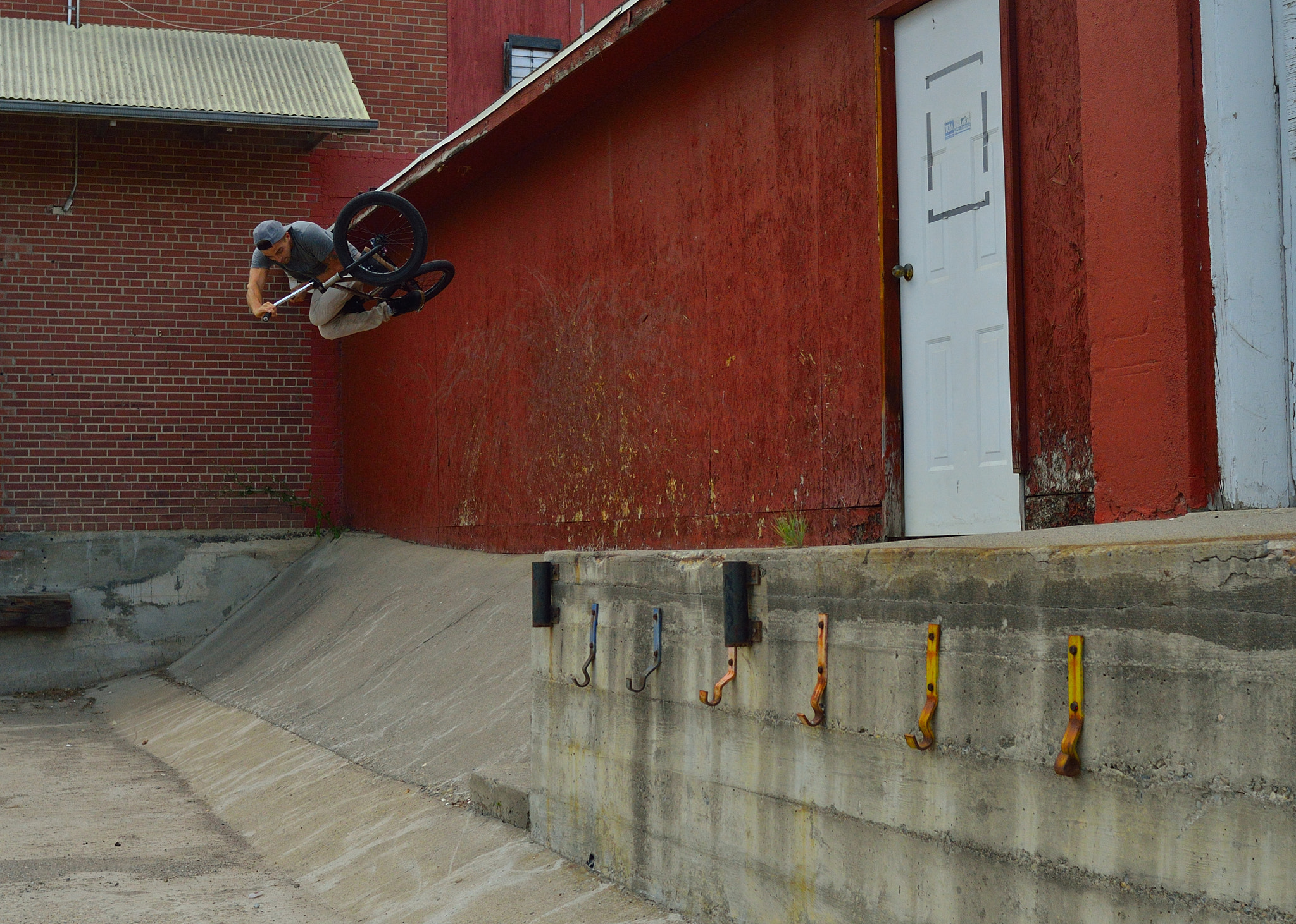 Nikon D7000 + Nikon AF Nikkor 28mm F2.8D sample photo. John stampede wallride table photography