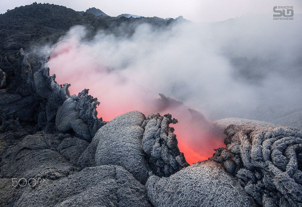 KONICA MINOLTA DiMAGE A2 sample photo. Skylight lava photography