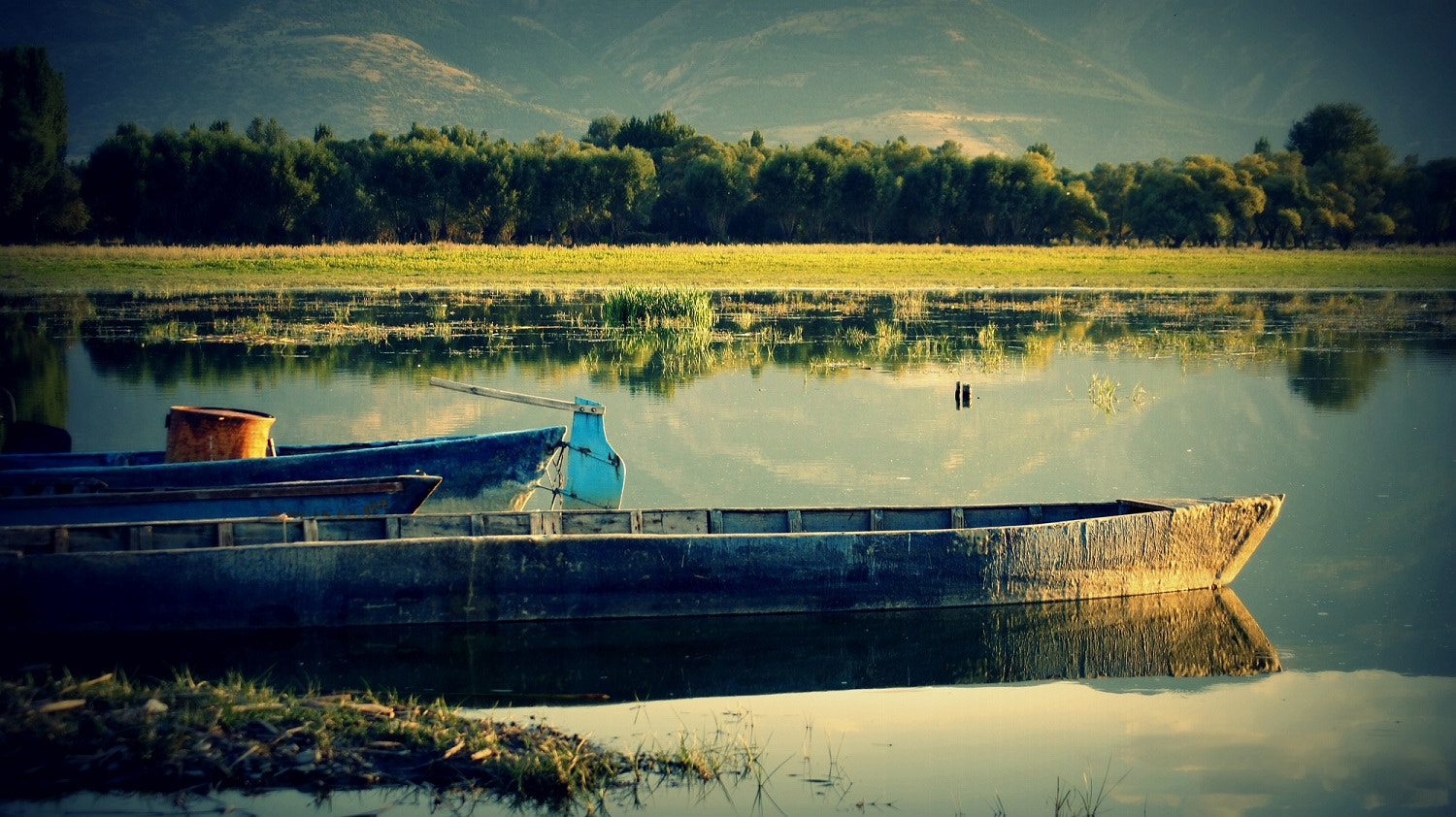 Sony DT 55-200mm F4-5.6 SAM sample photo. Eber lake photography