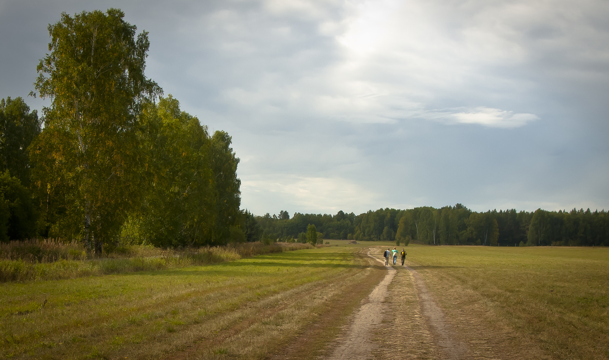 Canon EOS 40D + Sigma 20mm EX f/1.8 sample photo. Travel with friends photography