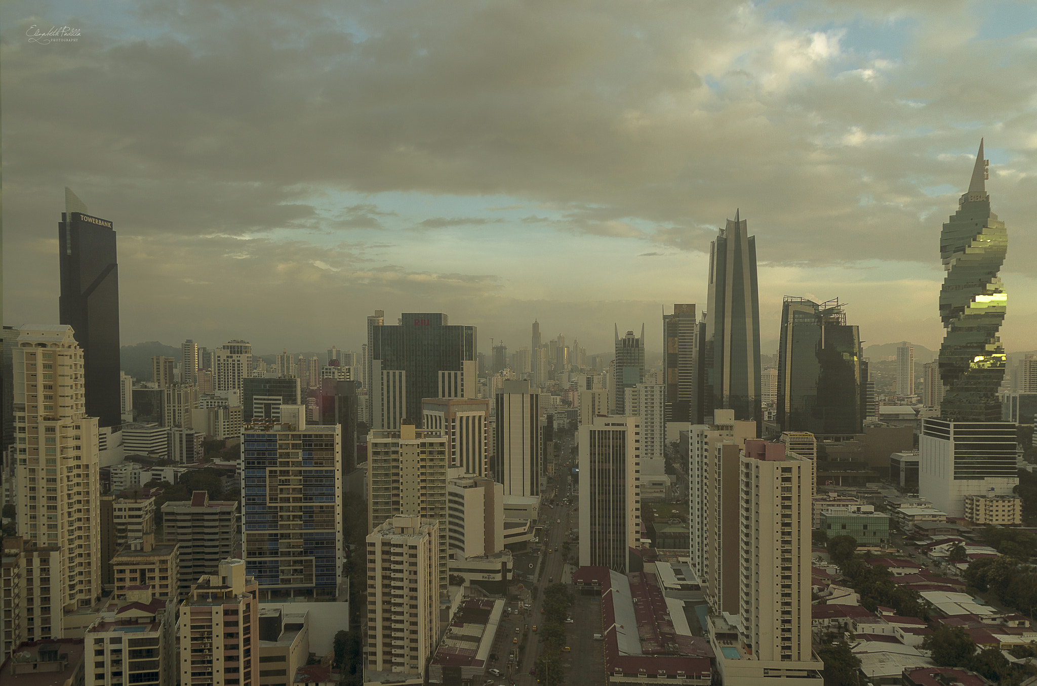 Tamron AF 18-200mm F3.5-6.3 XR Di II LD Aspherical (IF) Macro sample photo. El amanecer y el tornillo photography