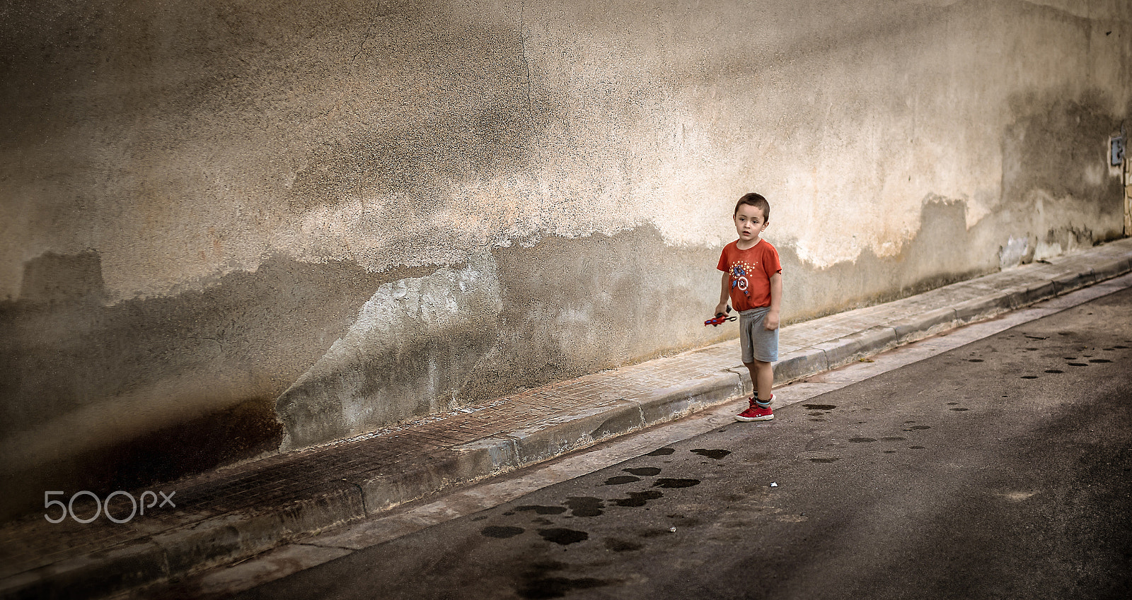 Nikon D610 + Sigma 50mm F1.4 EX DG HSM sample photo. Child alone photography