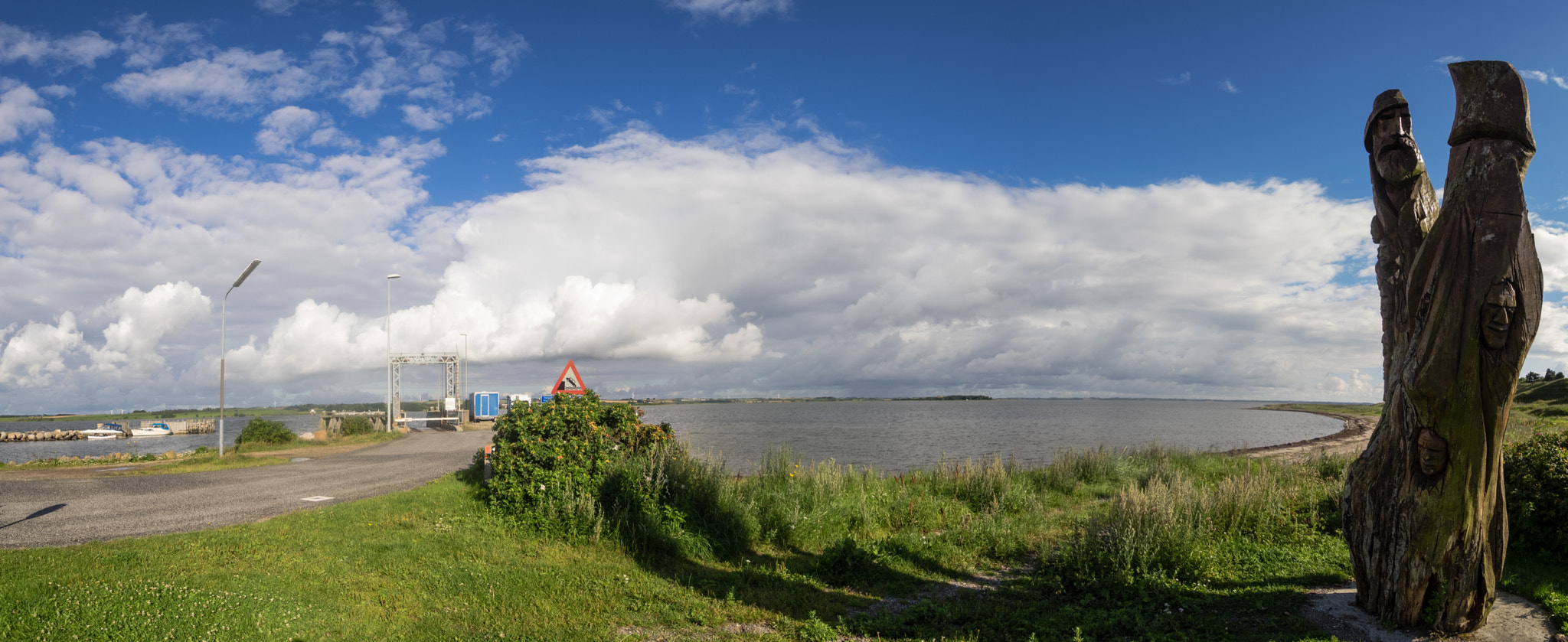 Olympus OM-D E-M1 + OLYMPUS M.9-18mm F4.0-5.6 sample photo. Waiting for the little ferry 1 photography