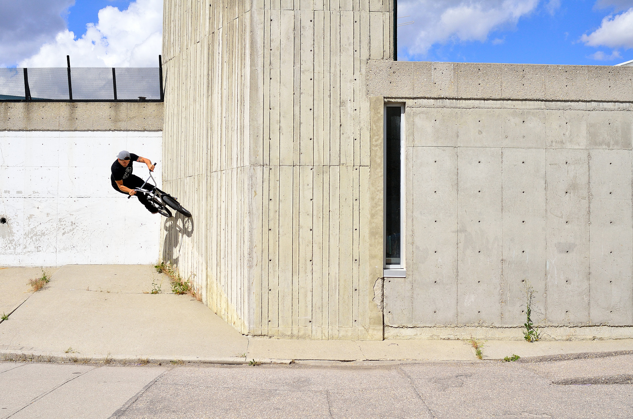 Nikon D7000 + Nikon AF Nikkor 28mm F2.8D sample photo. Mayland heights wallride photography