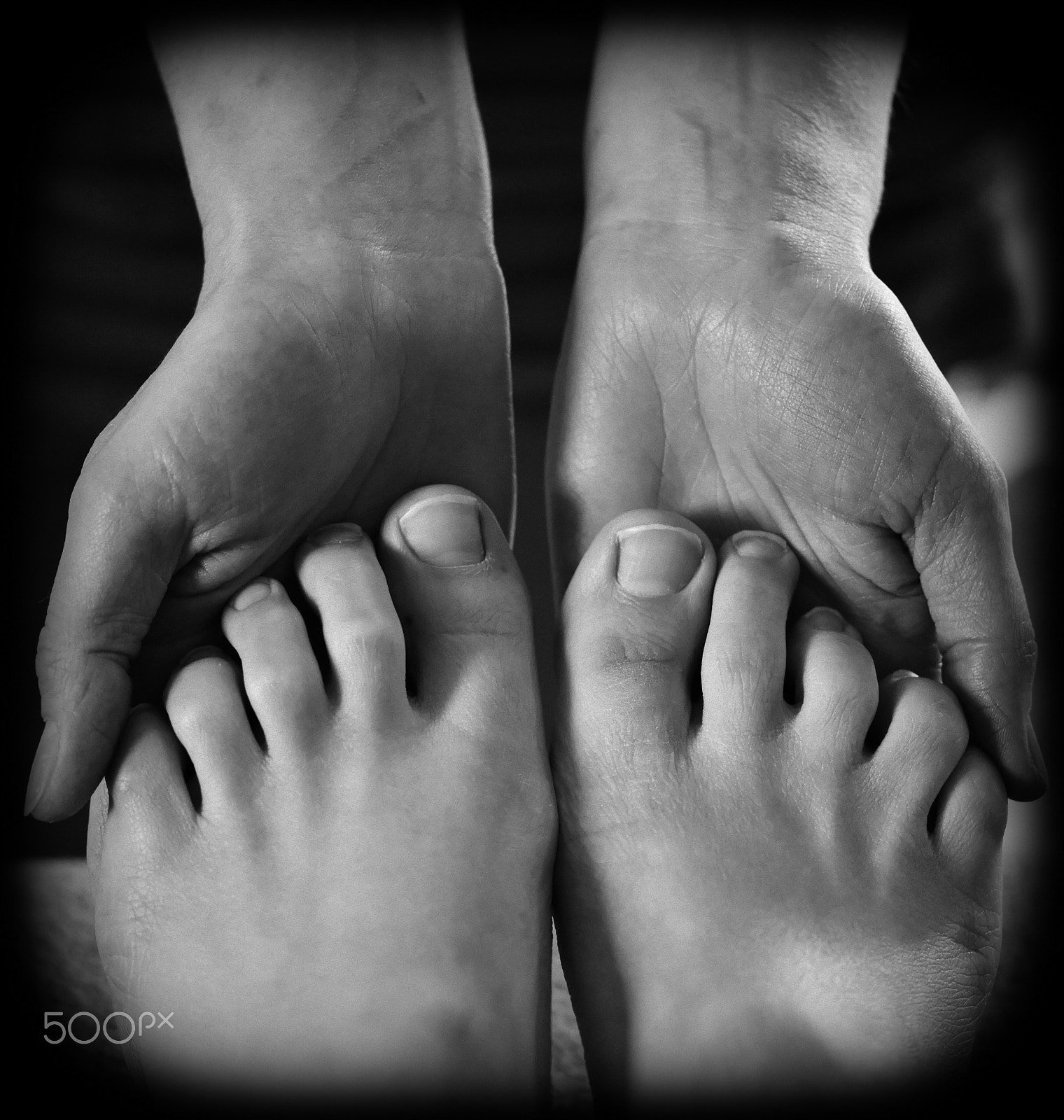 Voigtlander APO-Lanthar 90mm F3.5 SLII Close Focus sample photo. Happy feet photography