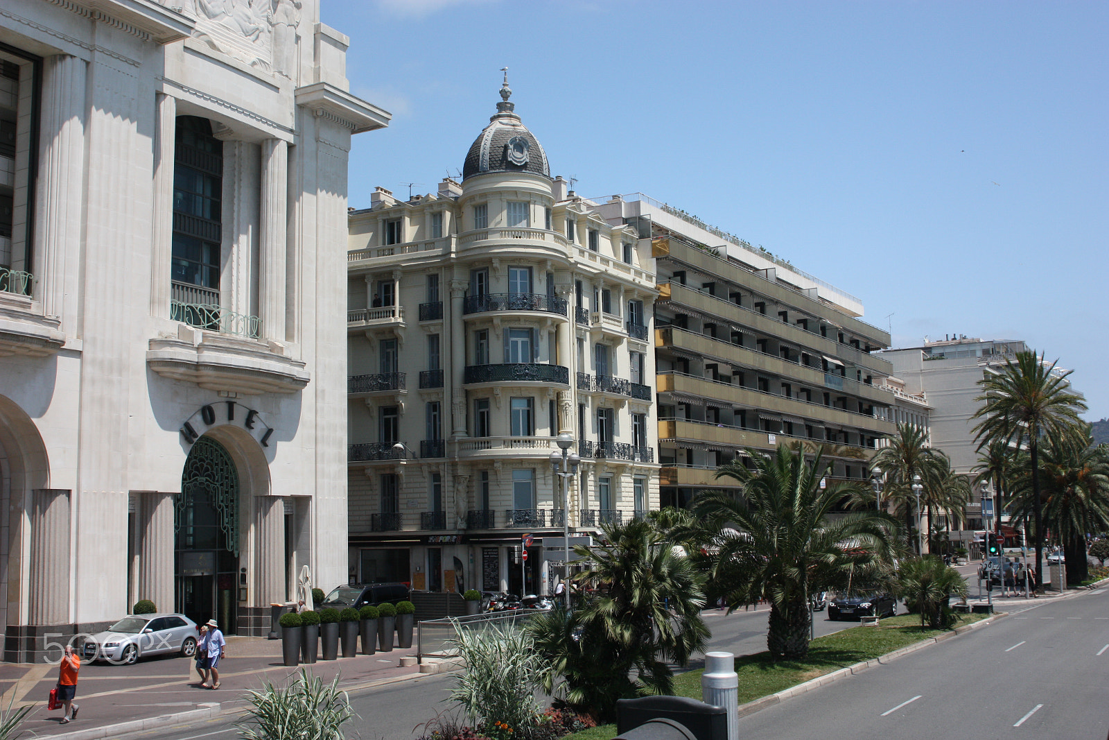Canon EOS 450D (EOS Rebel XSi / EOS Kiss X2) sample photo. Beautiful hotel building on the mediterranean coast. photography
