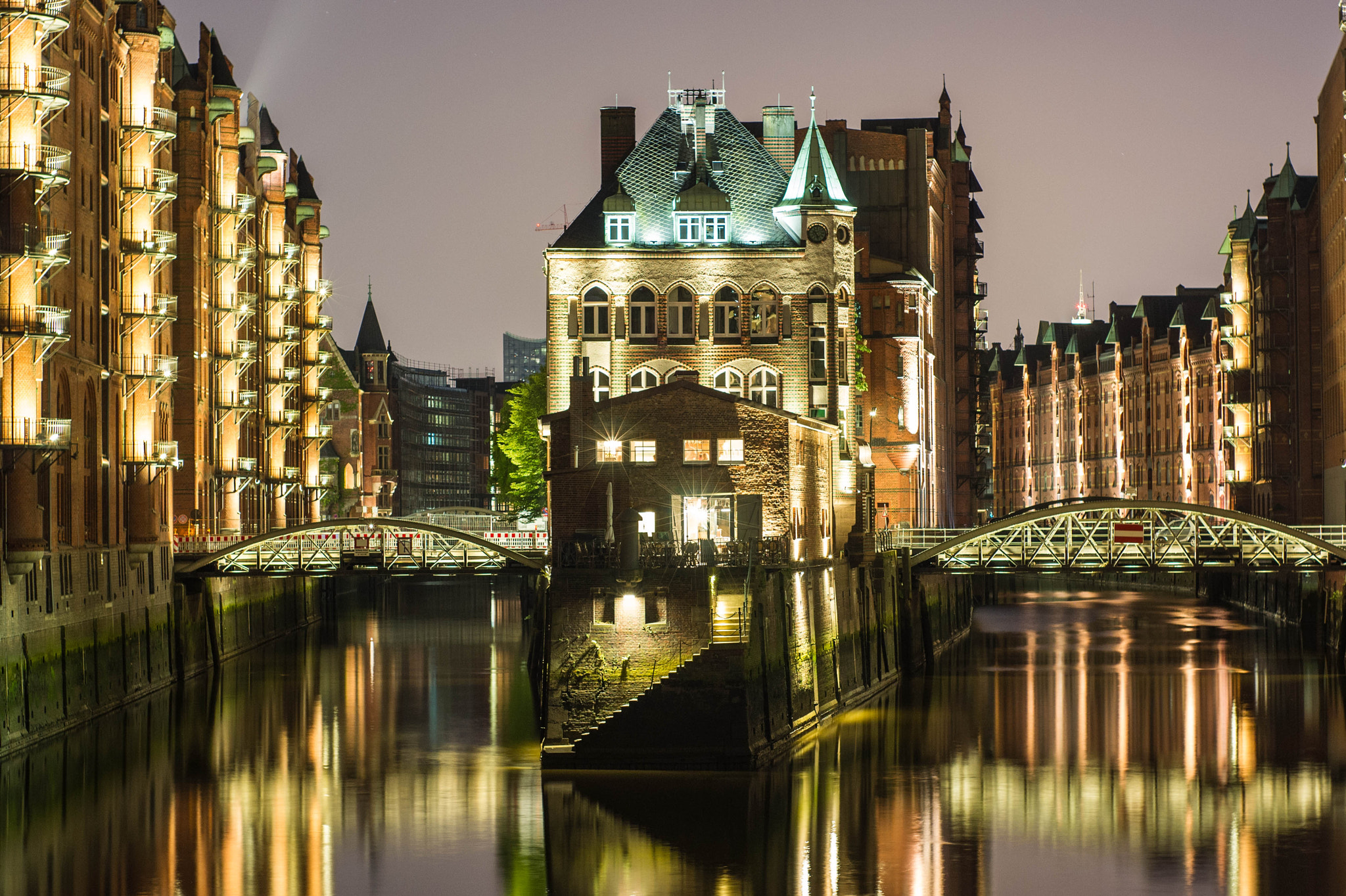 Sony Alpha DSLR-A500 + Minolta AF 50mm F1.7 sample photo. Speicherstadt photography