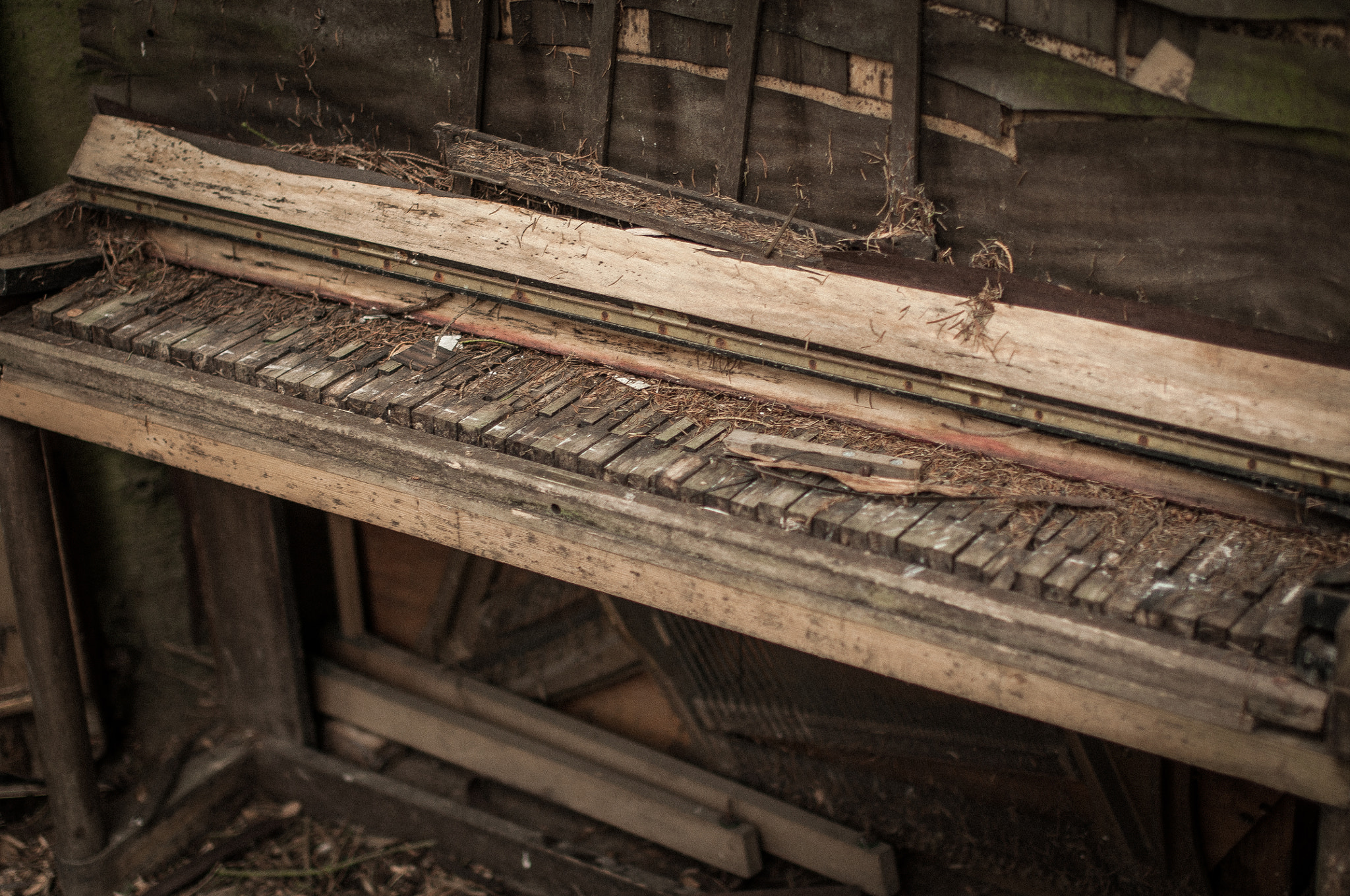 Nikon D5000 + Sigma 50mm F1.4 EX DG HSM sample photo. Old piano photography