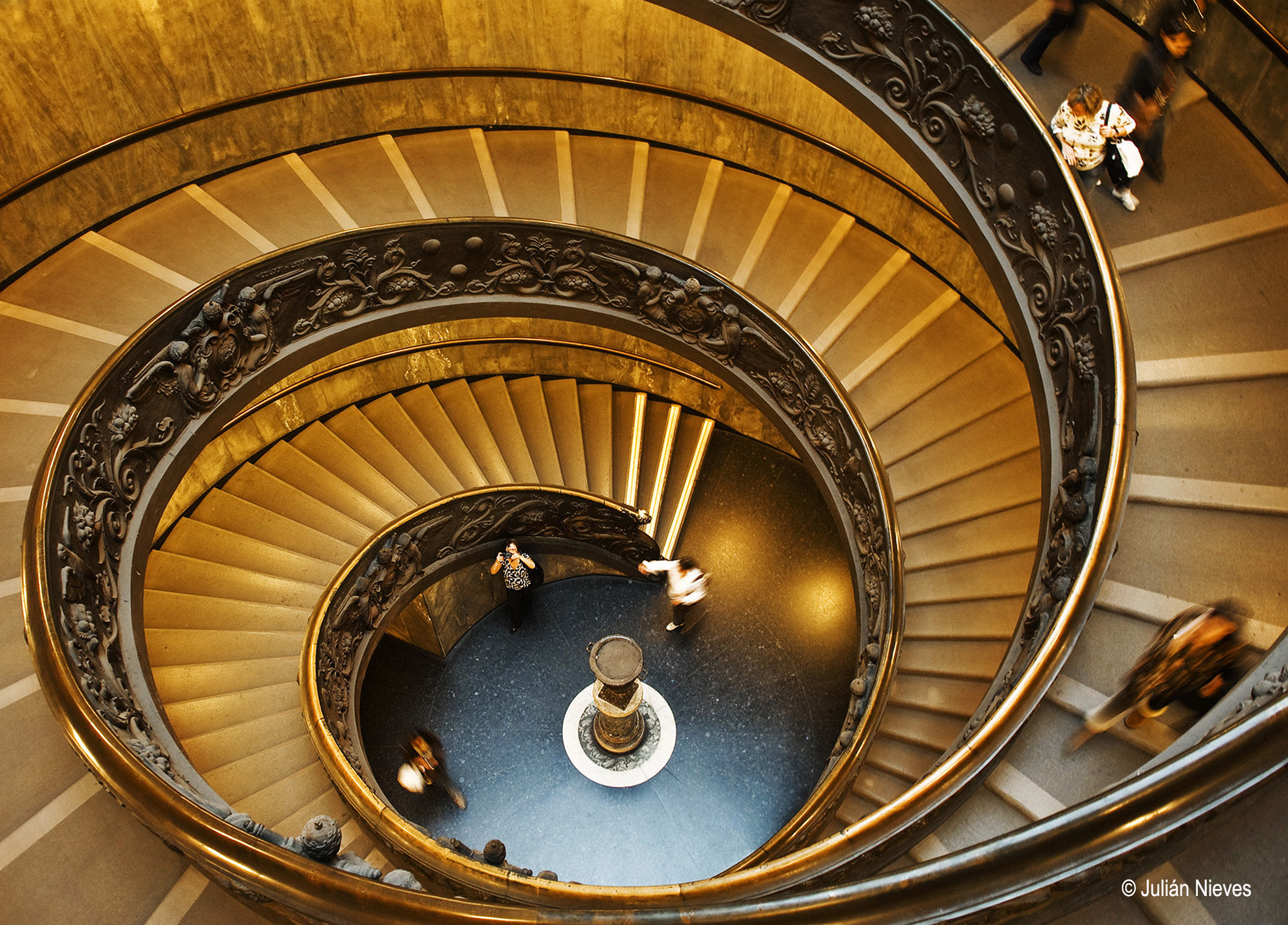Nikon D2X sample photo. Escalera del vaticano photography