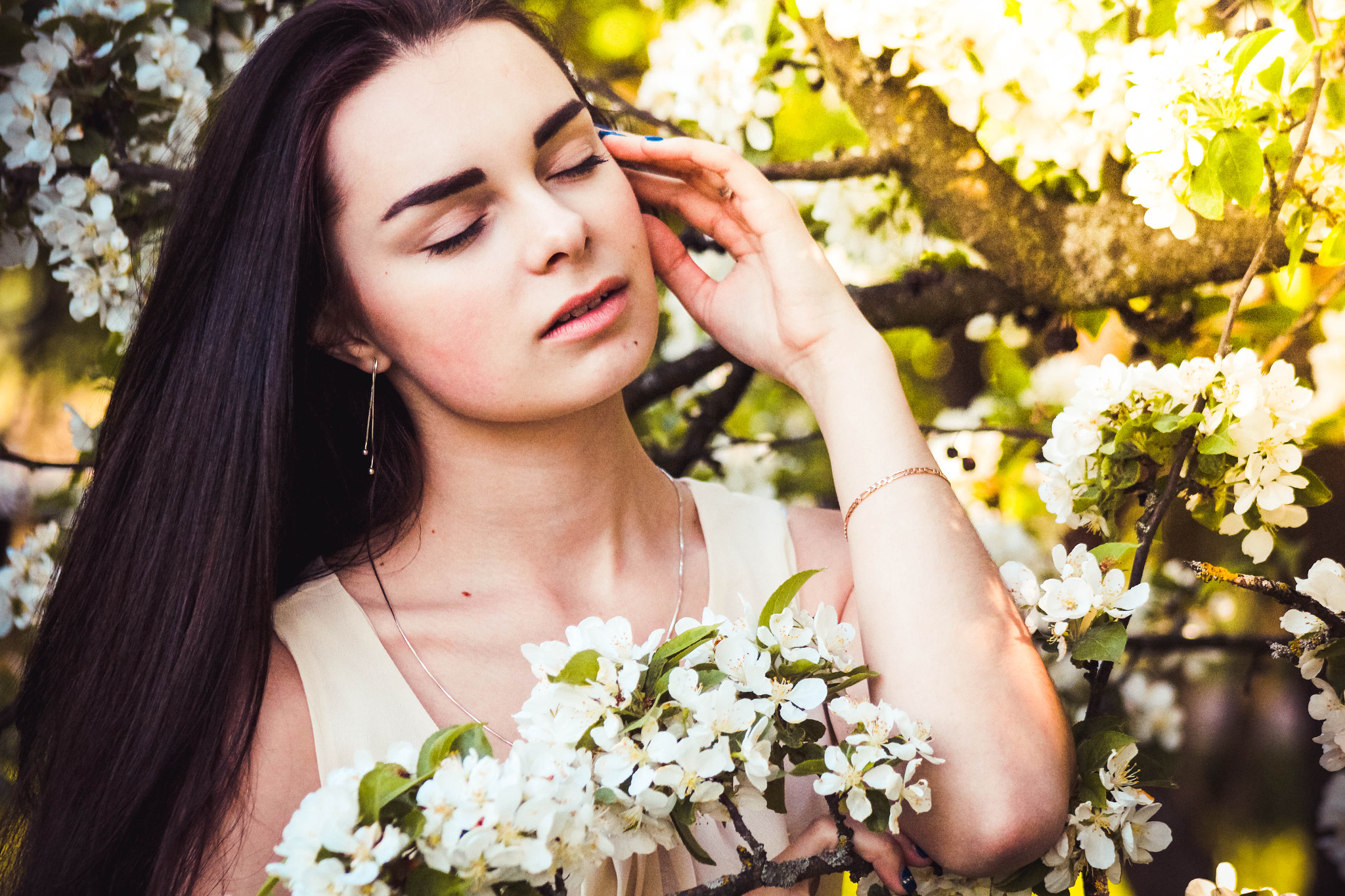 Canon EF 75-300mm f/4-5.6 USM sample photo. Darya and flowers photography