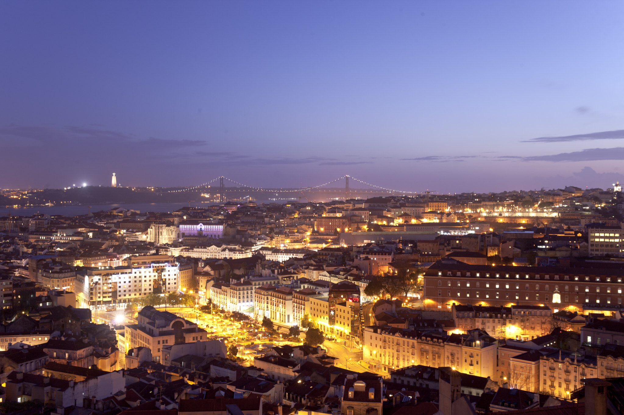 Canon EOS 5D Mark II + Canon EF 400mm f/2.8L sample photo. Lisbon by night photography