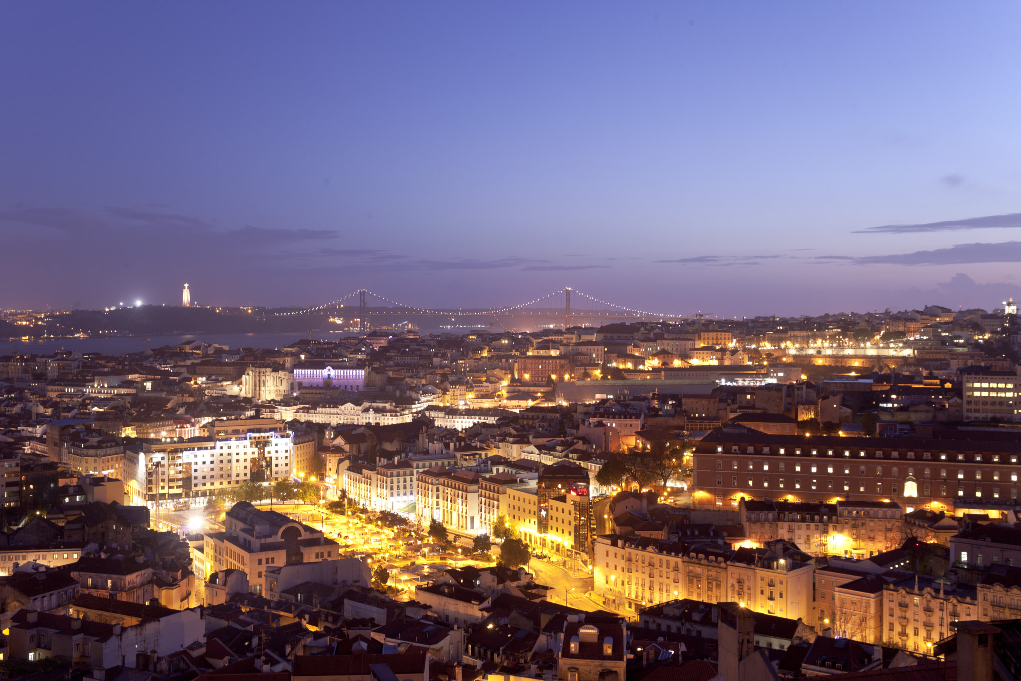 Canon EF 400mm f/2.8L sample photo. Lisbon by night photography