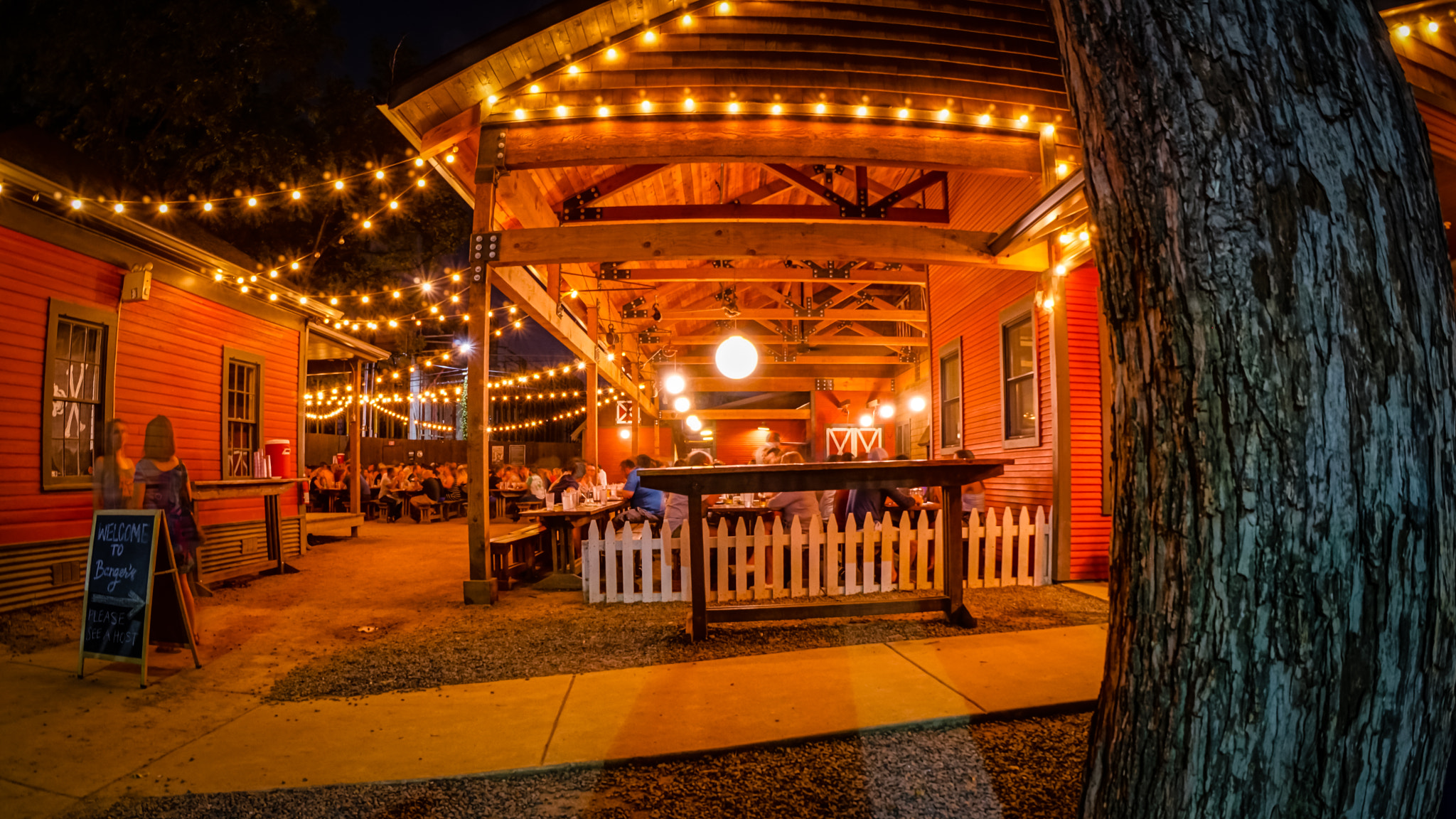 Sony a6300 + Sony E 20mm F2.8 sample photo. Historic rainey street photography