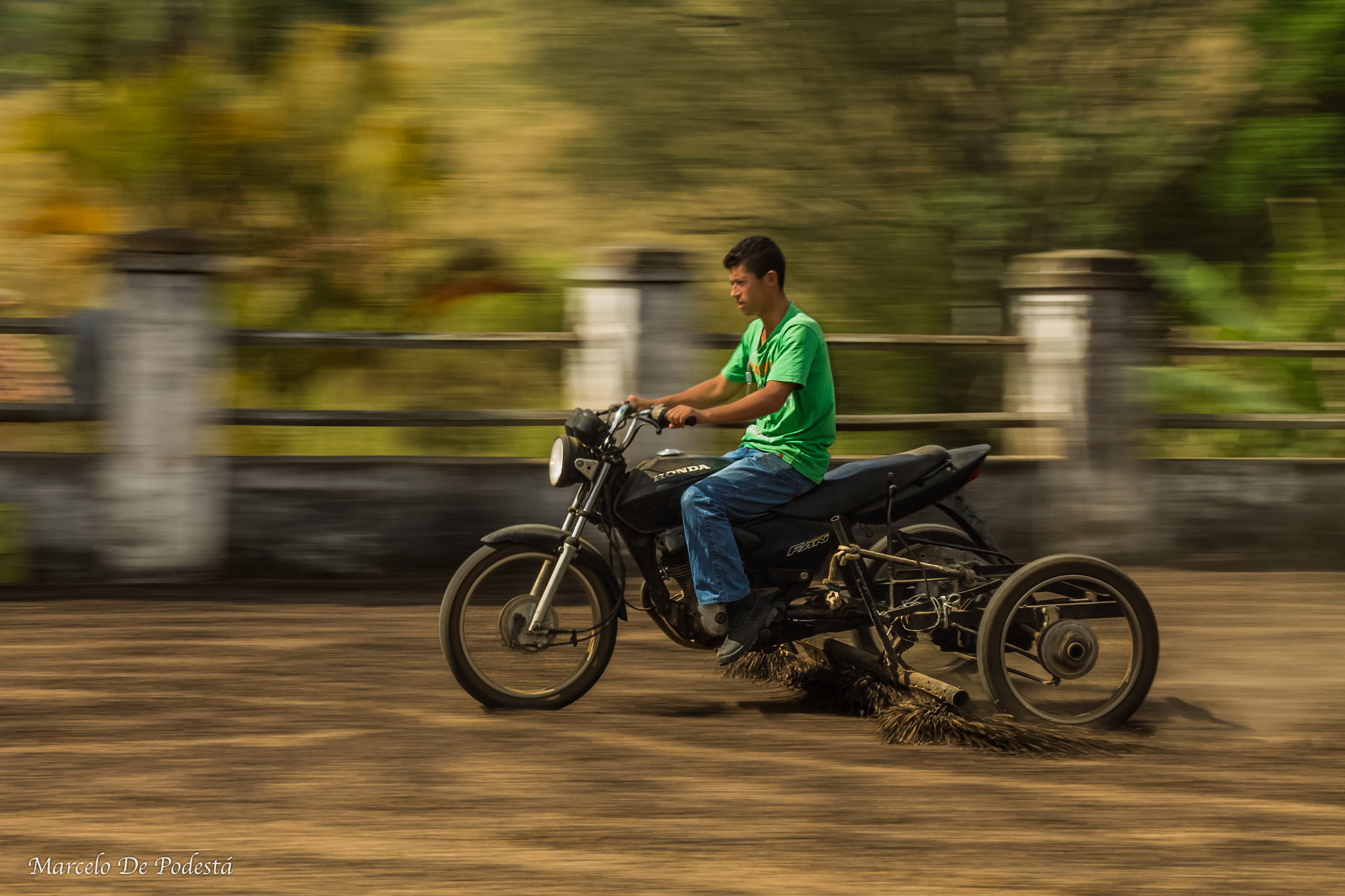 Canon EOS 1100D (EOS Rebel T3 / EOS Kiss X50) sample photo. Panning in the farm photography