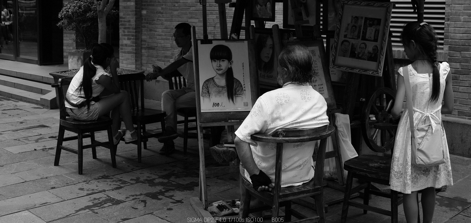 Sigma DP2 sample photo. Street artist in chengdu  sichuan photography