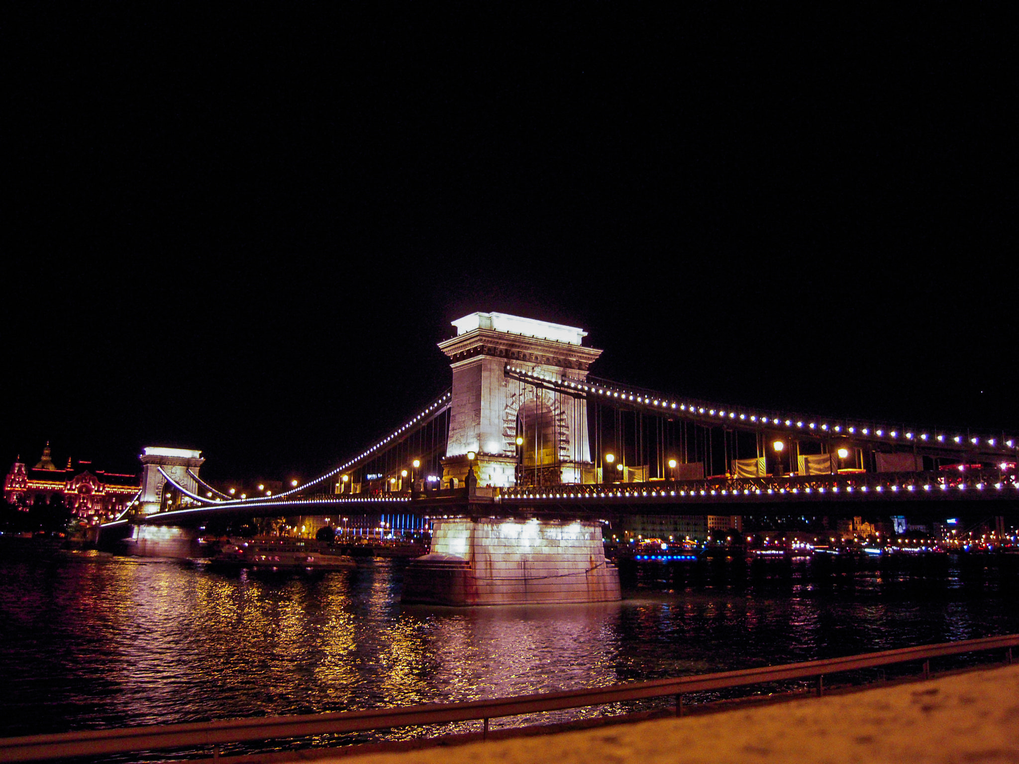 Nikon Coolpix S600 sample photo. Chain bridge budapest photography