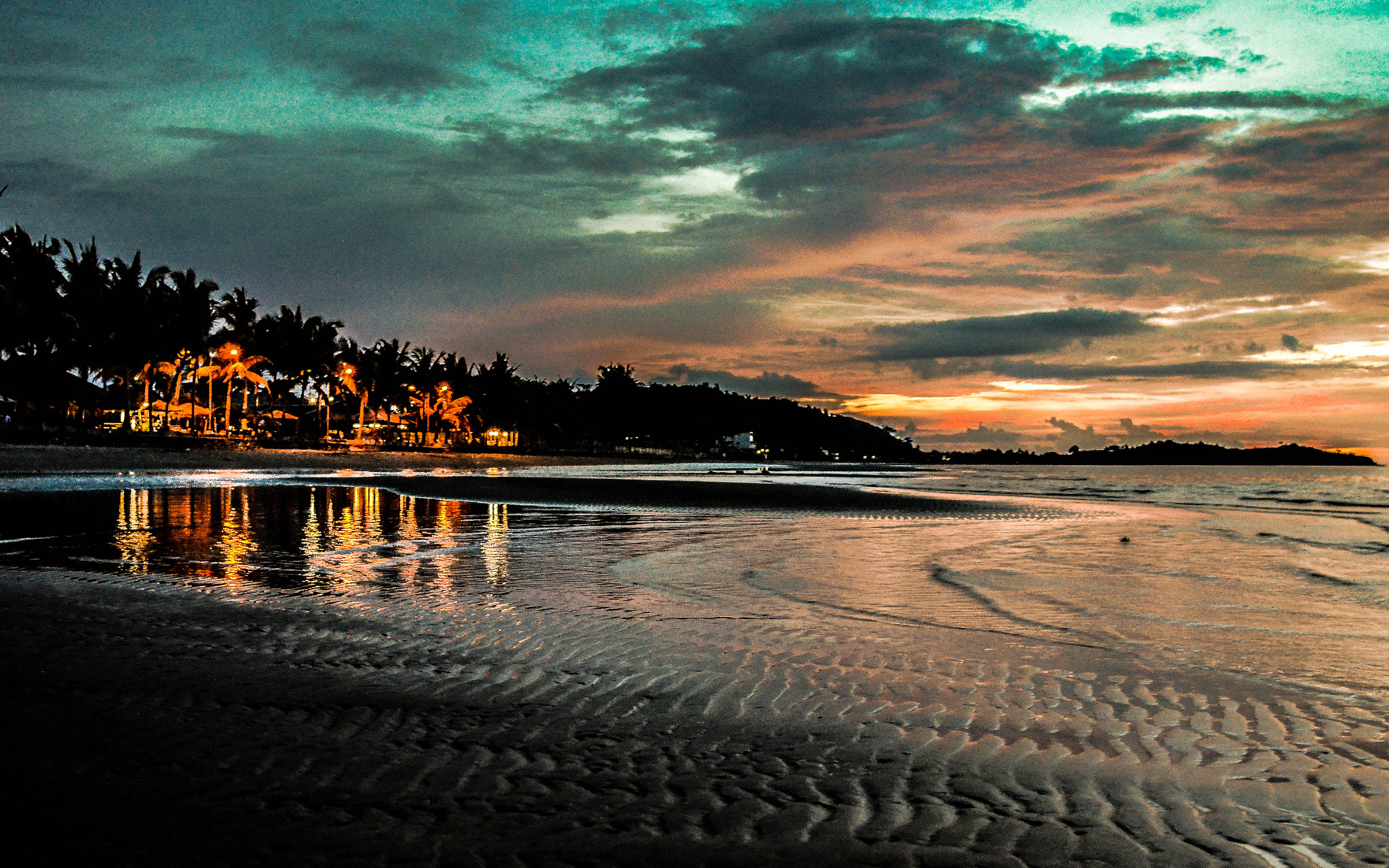 Nikon D7000 + Nikon AF Nikkor 24mm F2.8D sample photo. Colorful twilight photography
