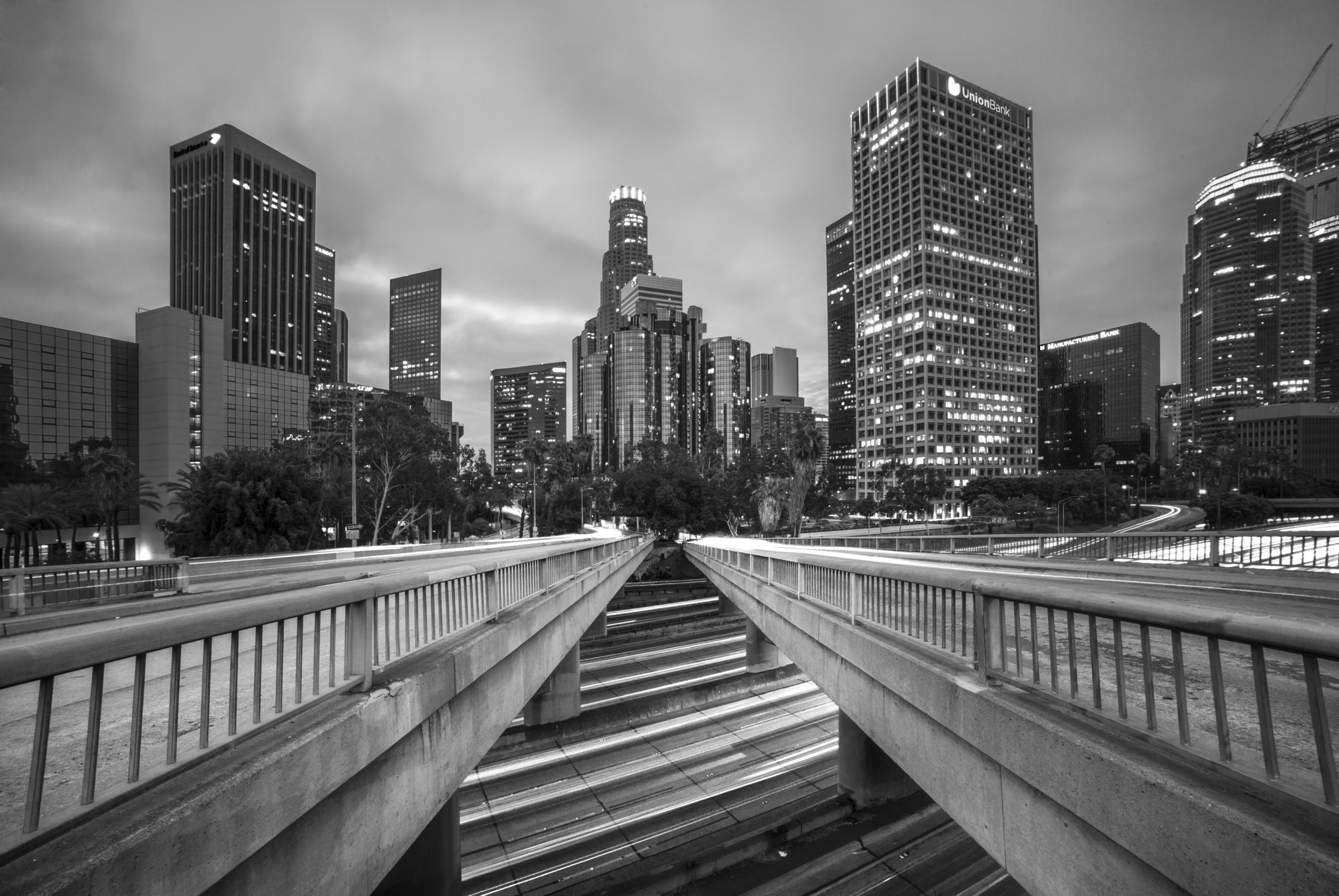 Sony E 10-18mm F4 OSS sample photo. Dtla bw photography