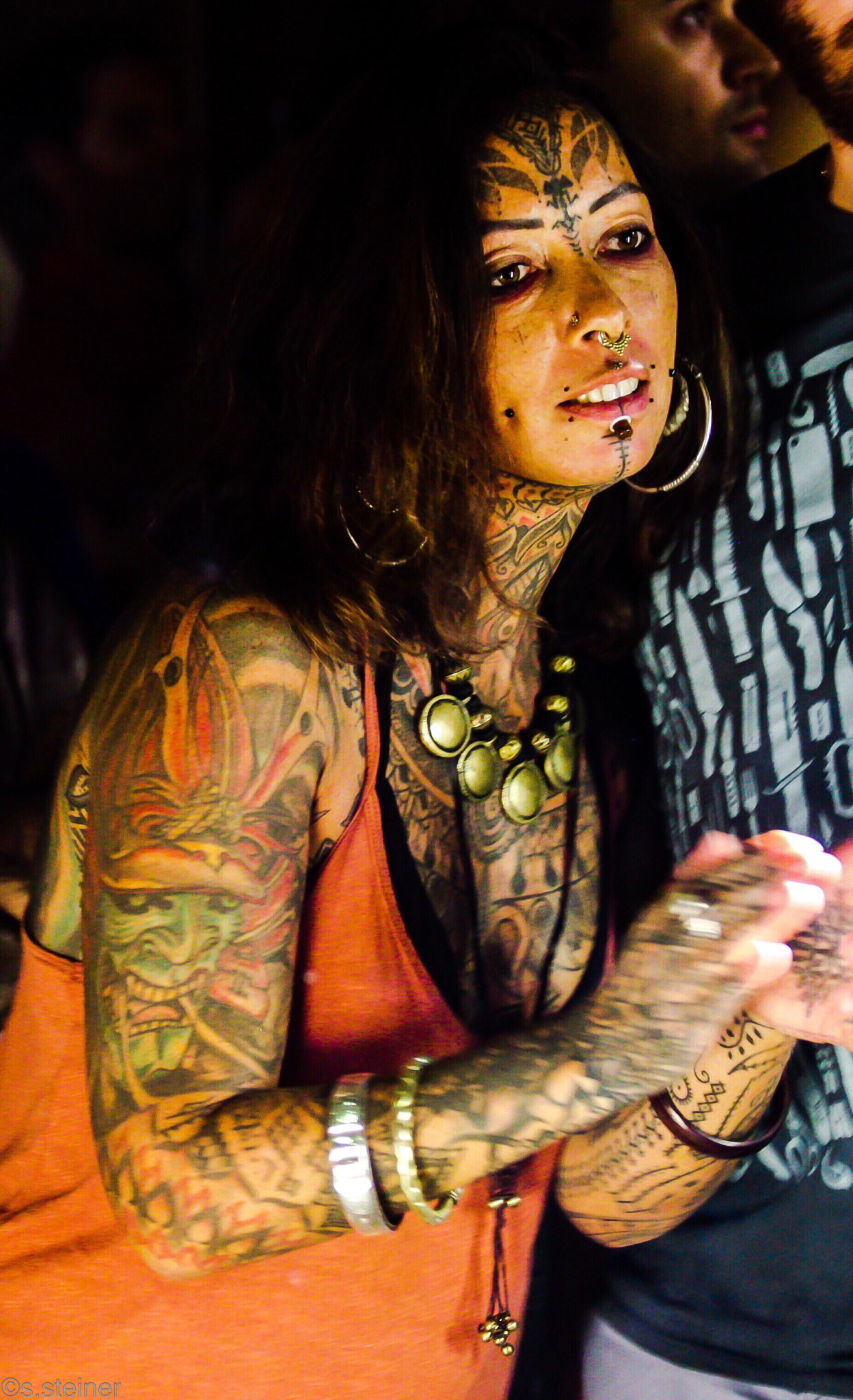 Canon EF 70-300mm F4-5.6 IS USM sample photo. Girl with tattoo photography