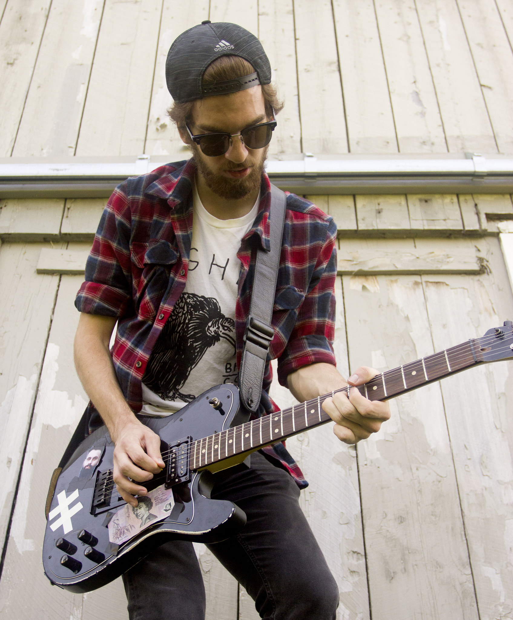 Canon EOS 550D (EOS Rebel T2i / EOS Kiss X4) + Canon EF 17-40mm F4L USM sample photo. Modern punk rocker photography