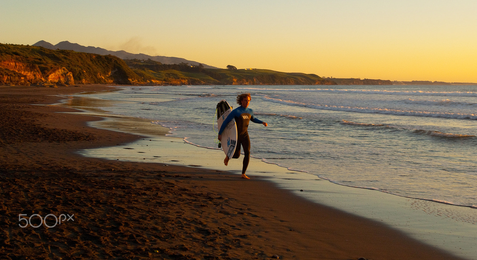 Nikon AF-S Nikkor 17-35mm F2.8D ED-IF sample photo. Go surfing photography