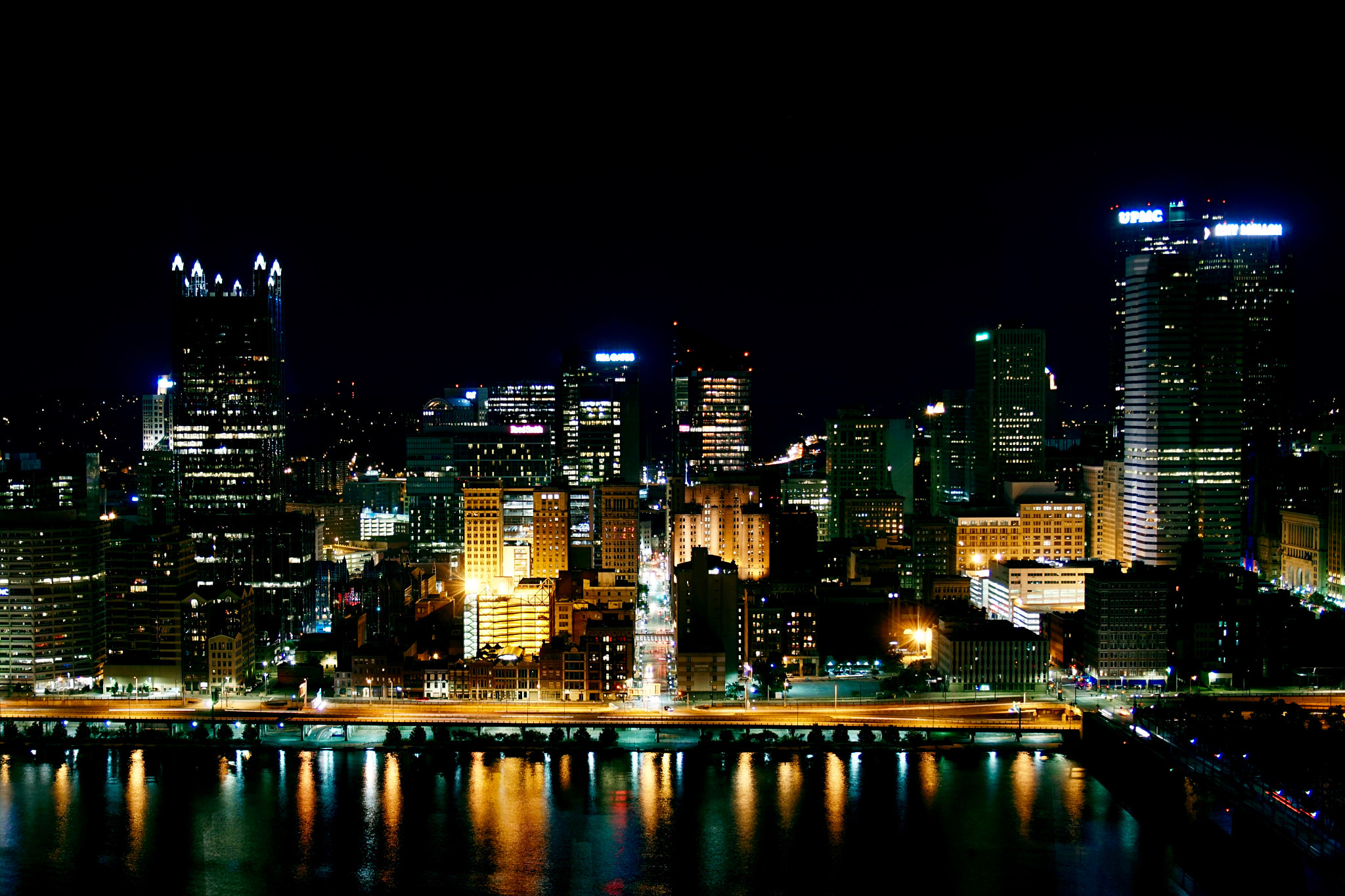 Tamron 18-270mm F3.5-6.3 Di II PZD sample photo. Pittsburgh by night photography