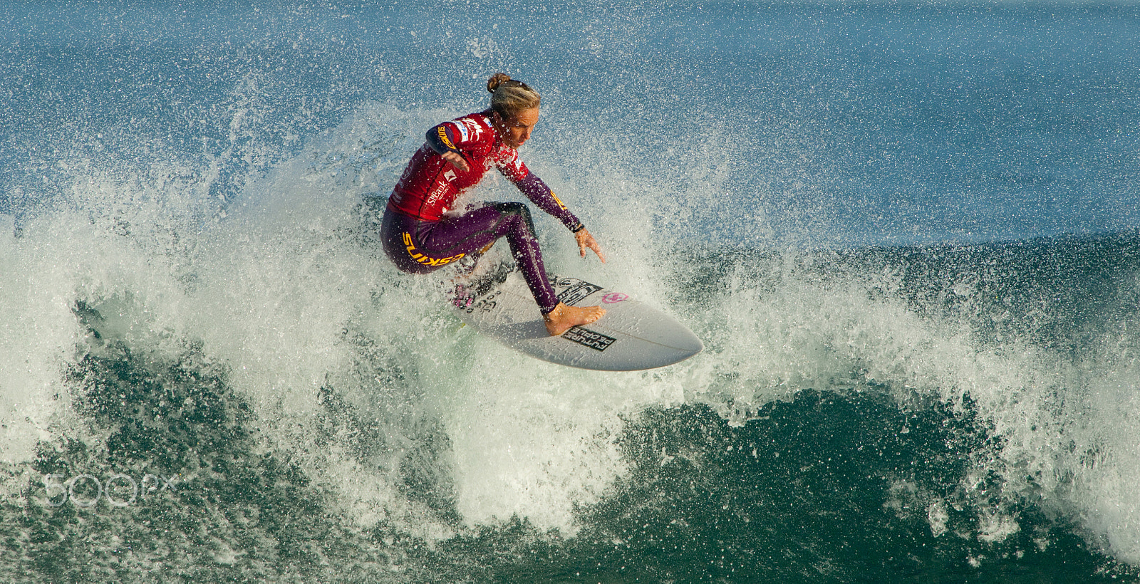 Nikon AF-S Nikkor 300mm F2.8G ED-IF VR sample photo. Surfing through the wave photography