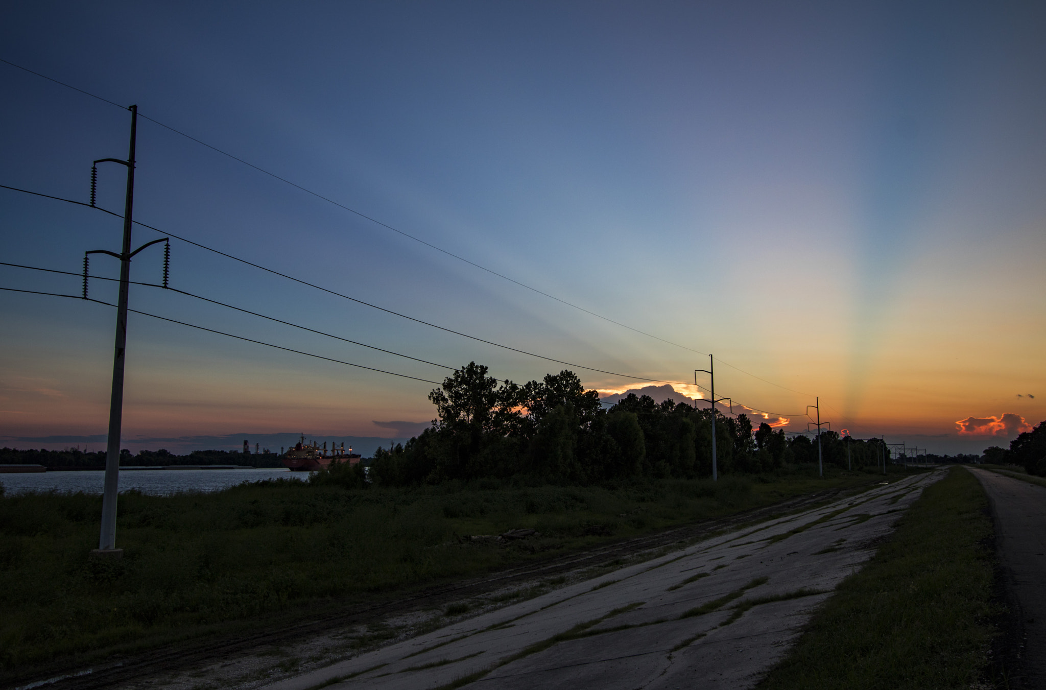 Canon EOS 750D (EOS Rebel T6i / EOS Kiss X8i) sample photo. Mississippi river skylines photography