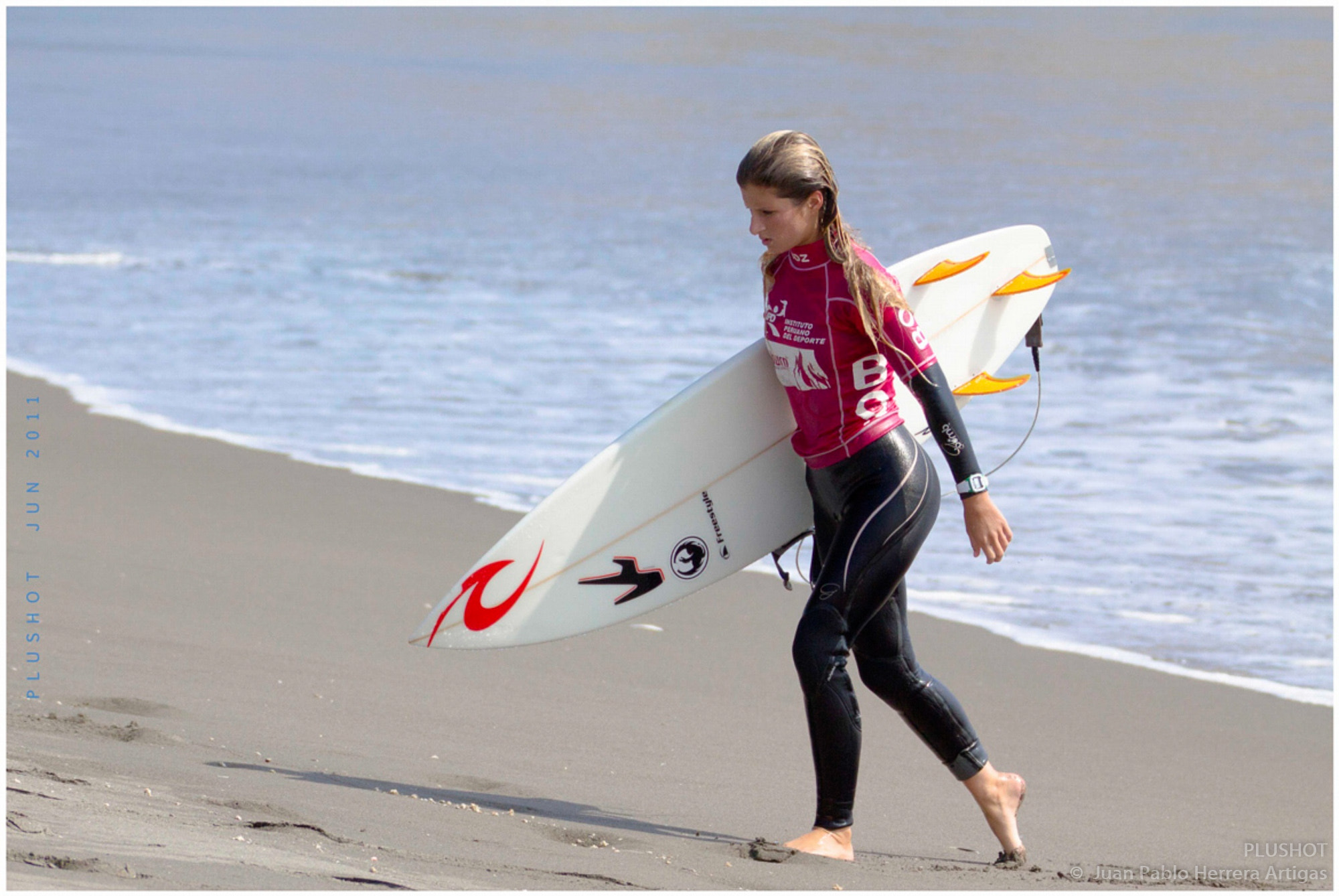 Canon EF 70-200mm F2.8L IS II USM sample photo. Peruvian surfer photography