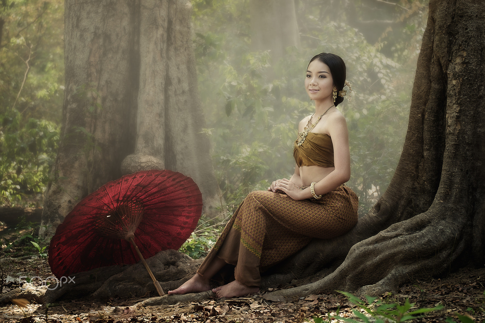 Fujifilm X-E2 + Fujifilm XC 50-230mm F4.5-6.7 OIS II sample photo. Beautiful thai girl in thai traditional costume photography
