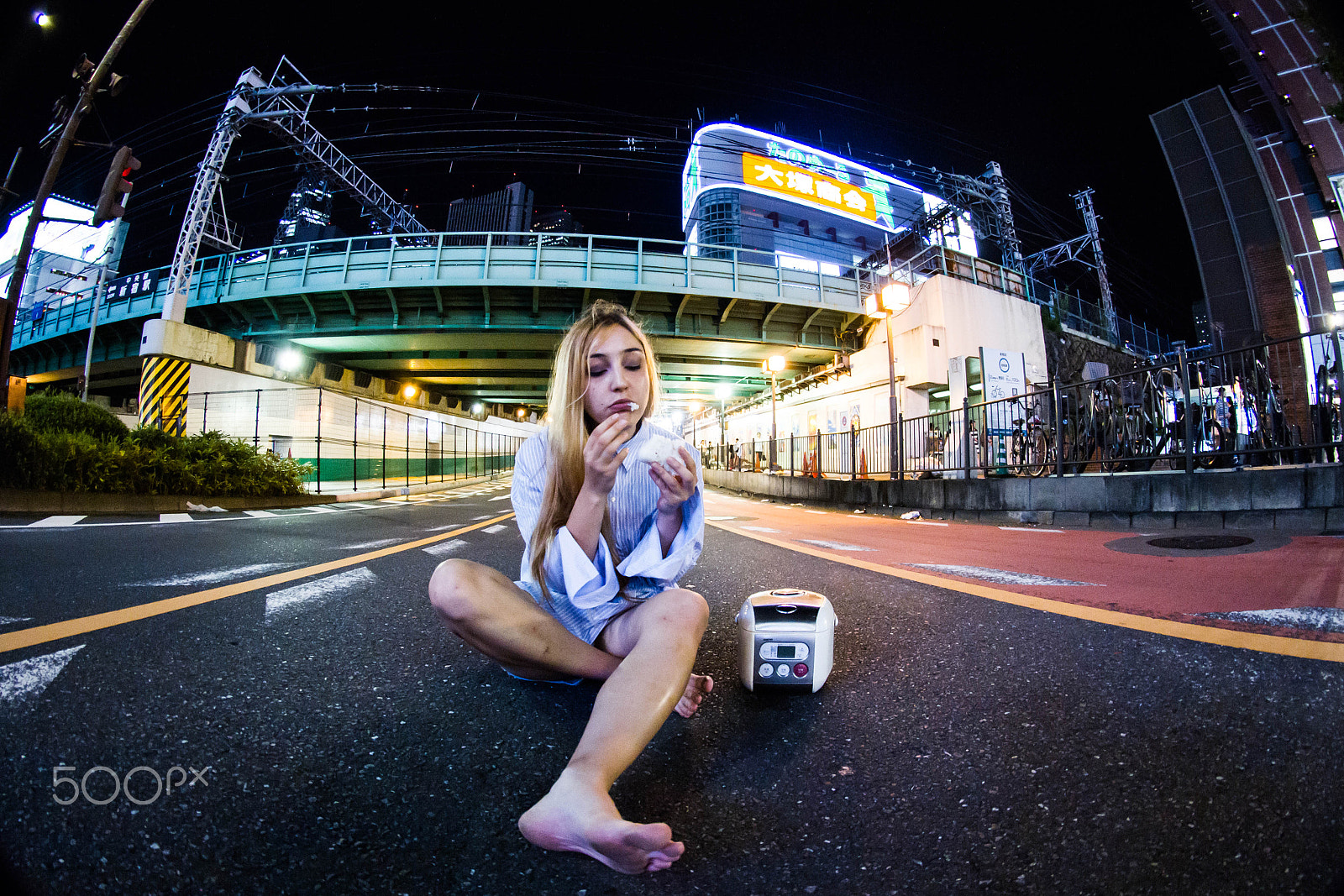 Canon EOS 7D + Sigma 8mm F3.5 EX DG Circular Fisheye sample photo. Rice cooker girl photography