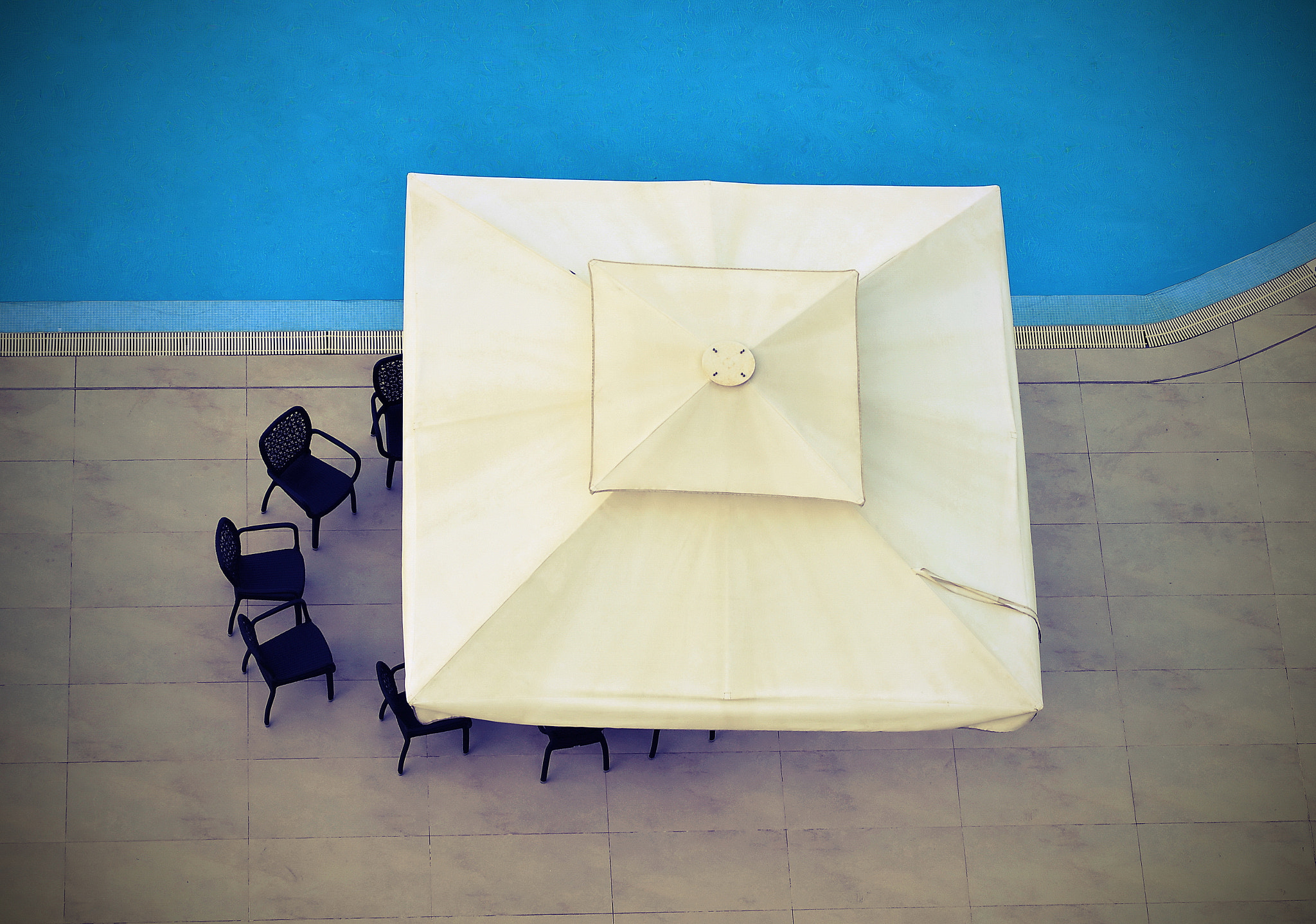 ZEISS Makro-Planar T* 100mm F2 sample photo. Sunshade by the pool photography