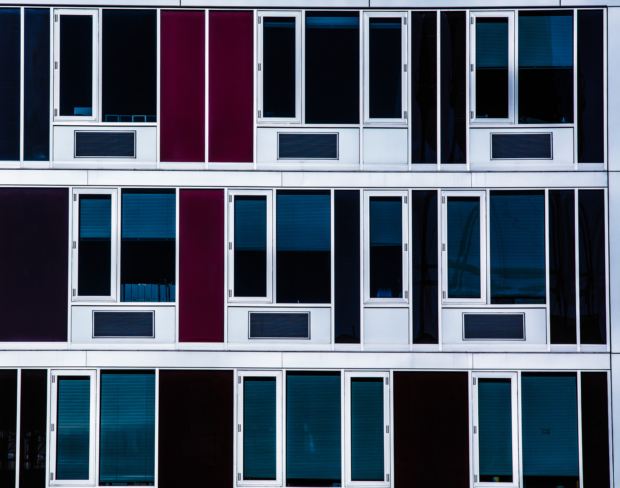 Canon EF 70-200mm F2.8L USM sample photo. Simply windows photography