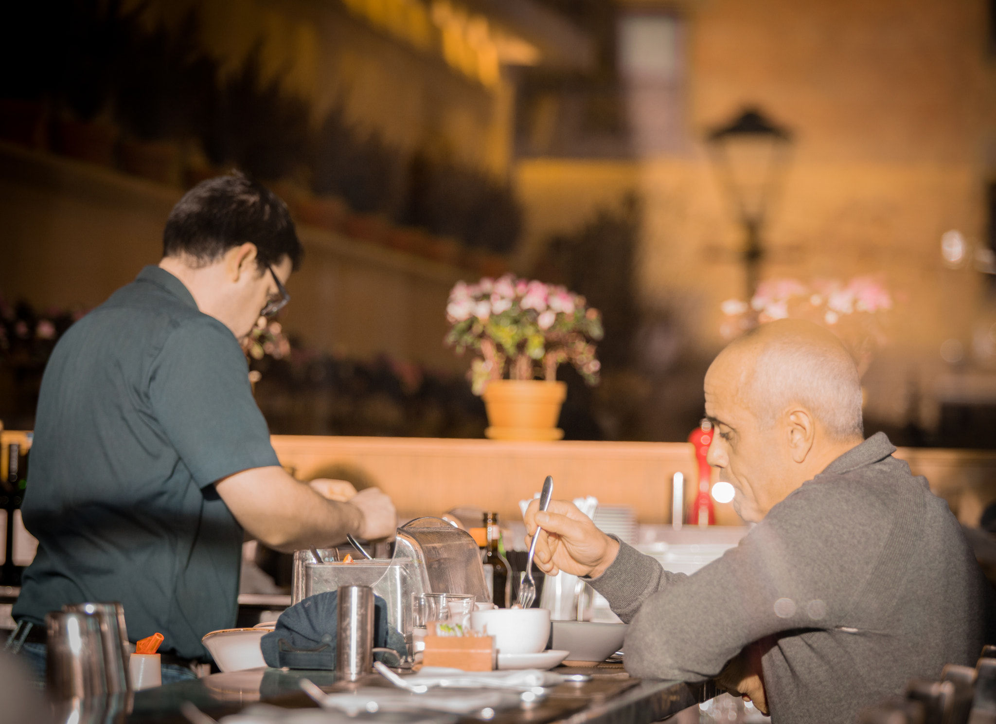 Canon EF 70-200mm F2.8L USM sample photo. Diner photography