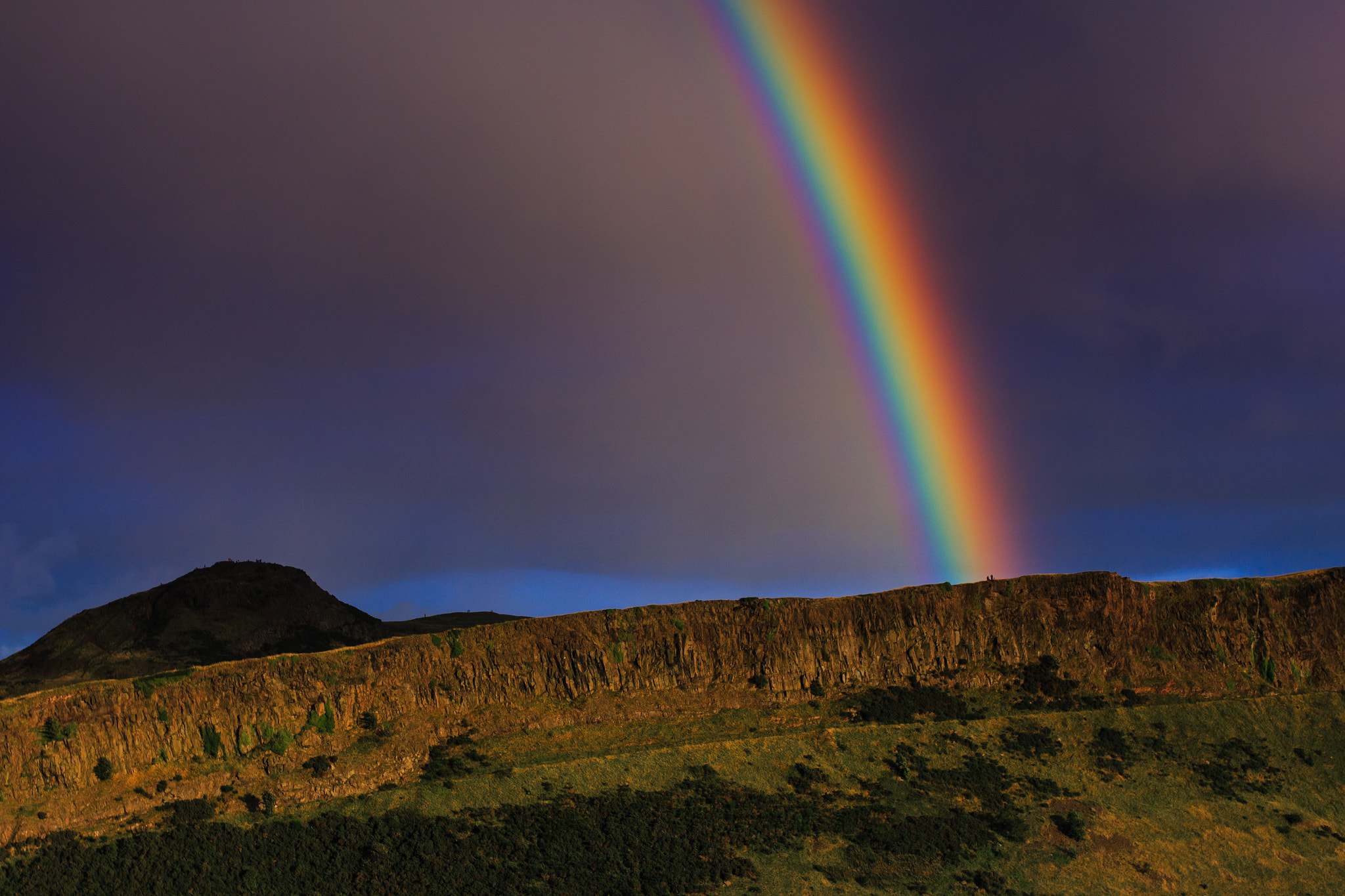 Canon EOS 100D (EOS Rebel SL1 / EOS Kiss X7) + Sigma 18-50mm F2.8-4.5 DC OS HSM sample photo. Rainbow detail arthur seat photography