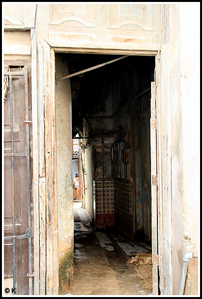 Sigma 18-125mm f/3.5-5.6 DC IF ASP sample photo. Door in havana photography