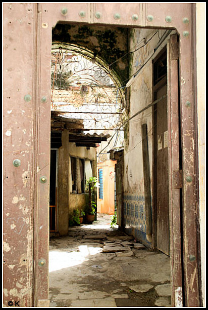 Sigma 18-125mm f/3.5-5.6 DC IF ASP sample photo. Door in havana photography