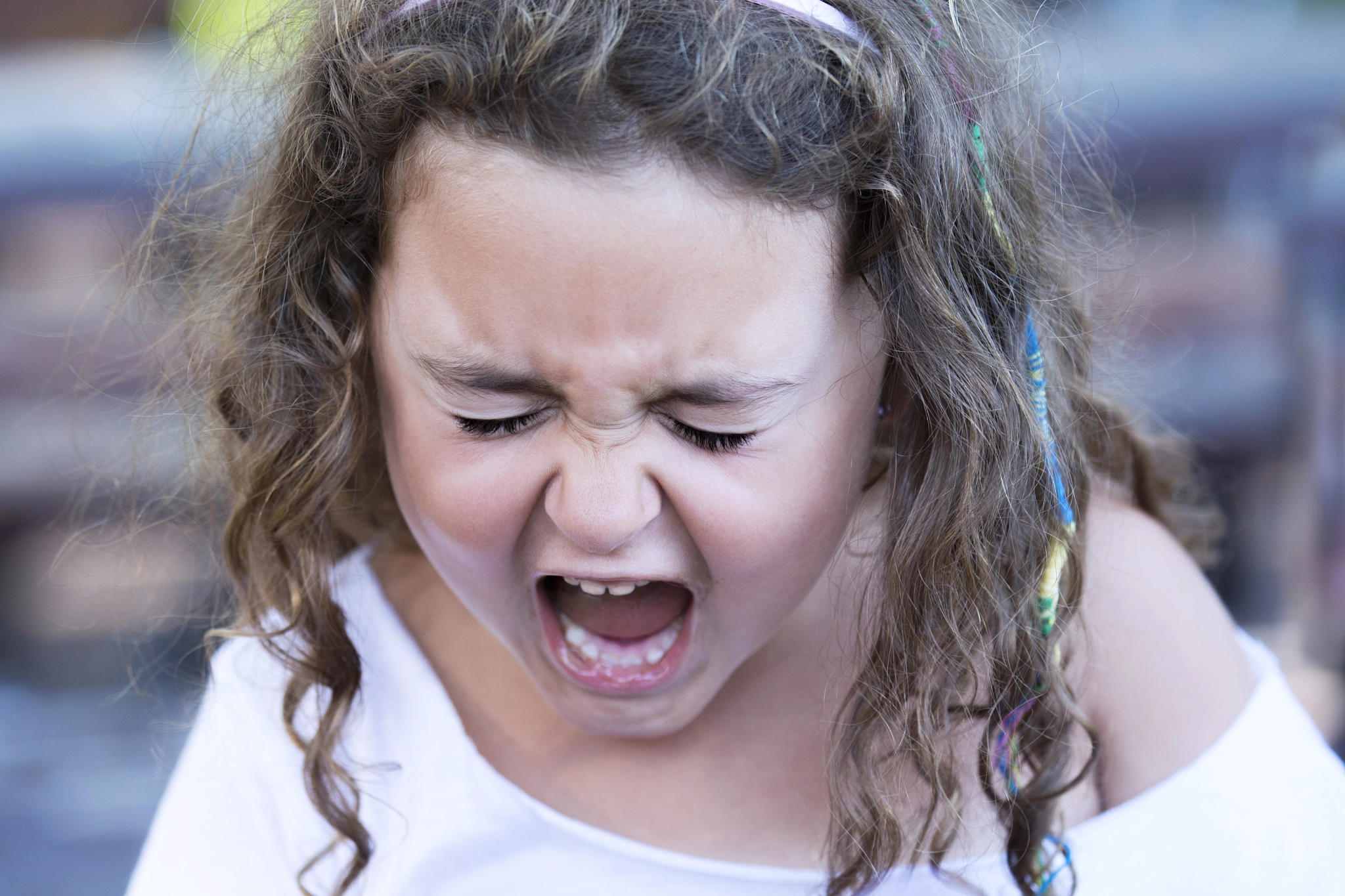 Canon EF 100-400mm F4.5-5.6L IS USM sample photo. Crying girl in close-up photography