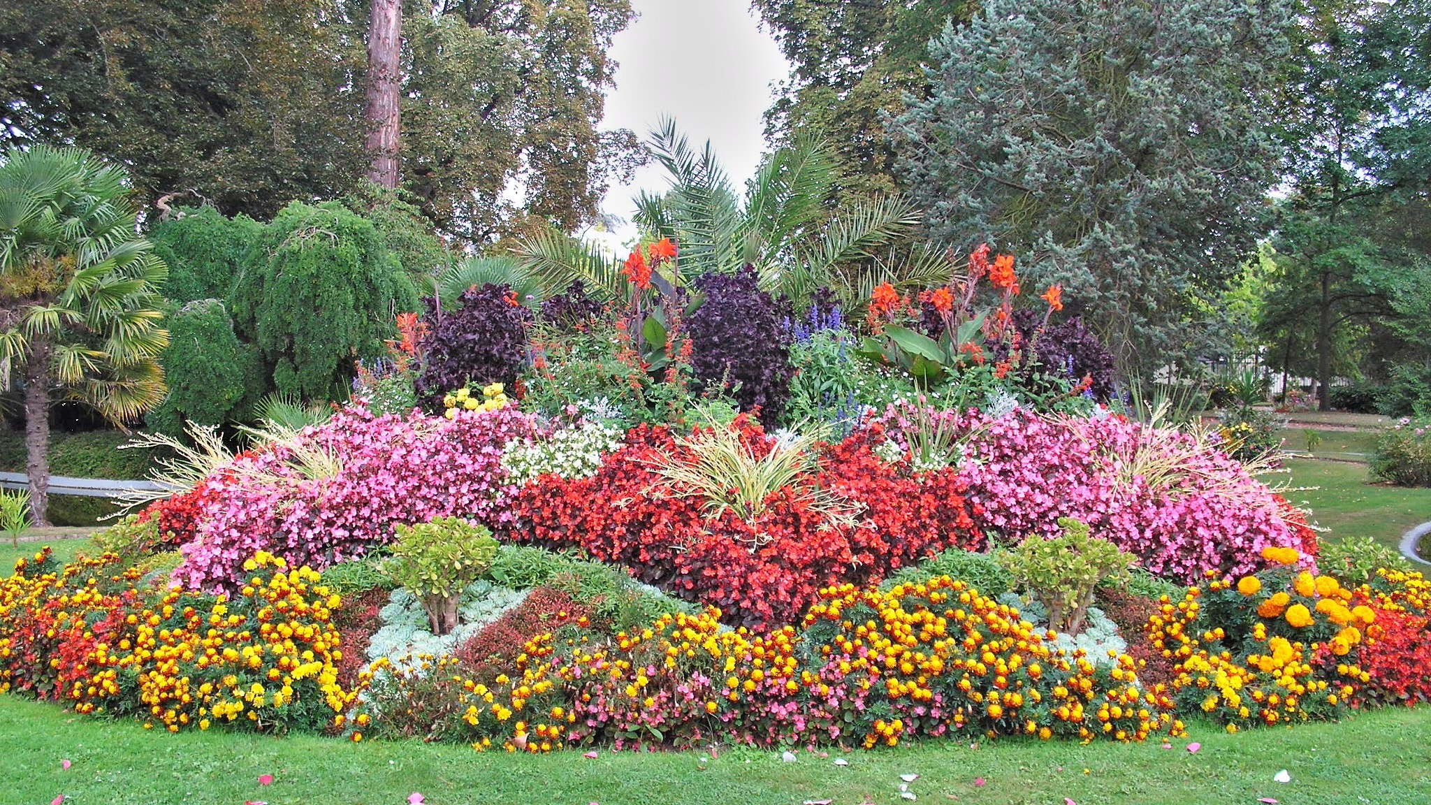 KONICA MINOLTA DiMAGE Z20 sample photo. Jardin public louviers photography