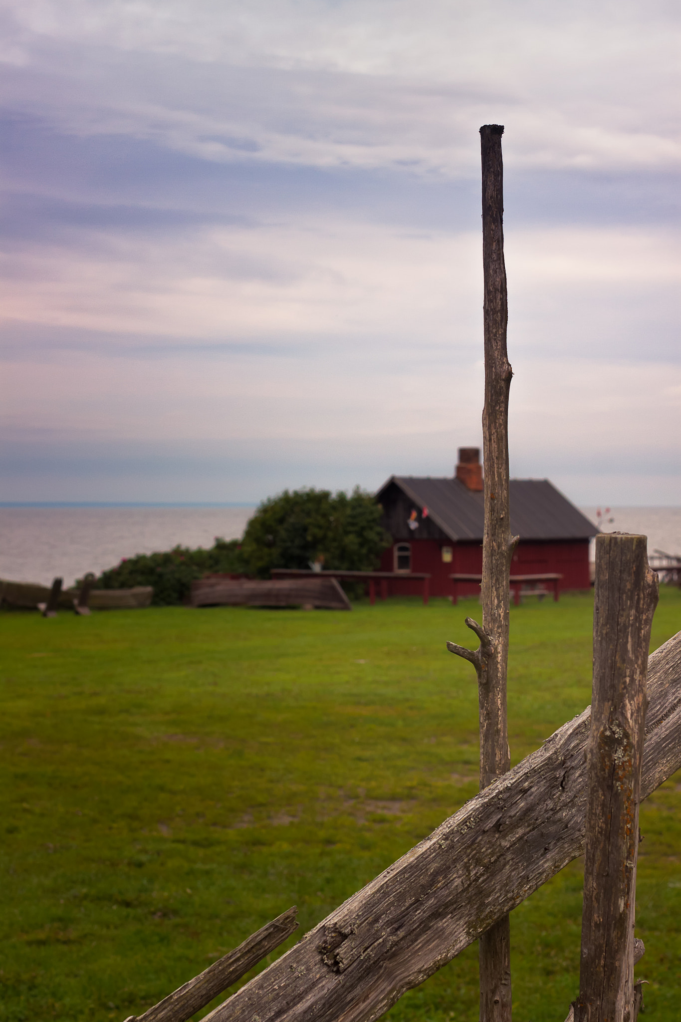 Canon EOS 50D + Canon EF 40mm F2.8 STM sample photo. Old wooden fence photography