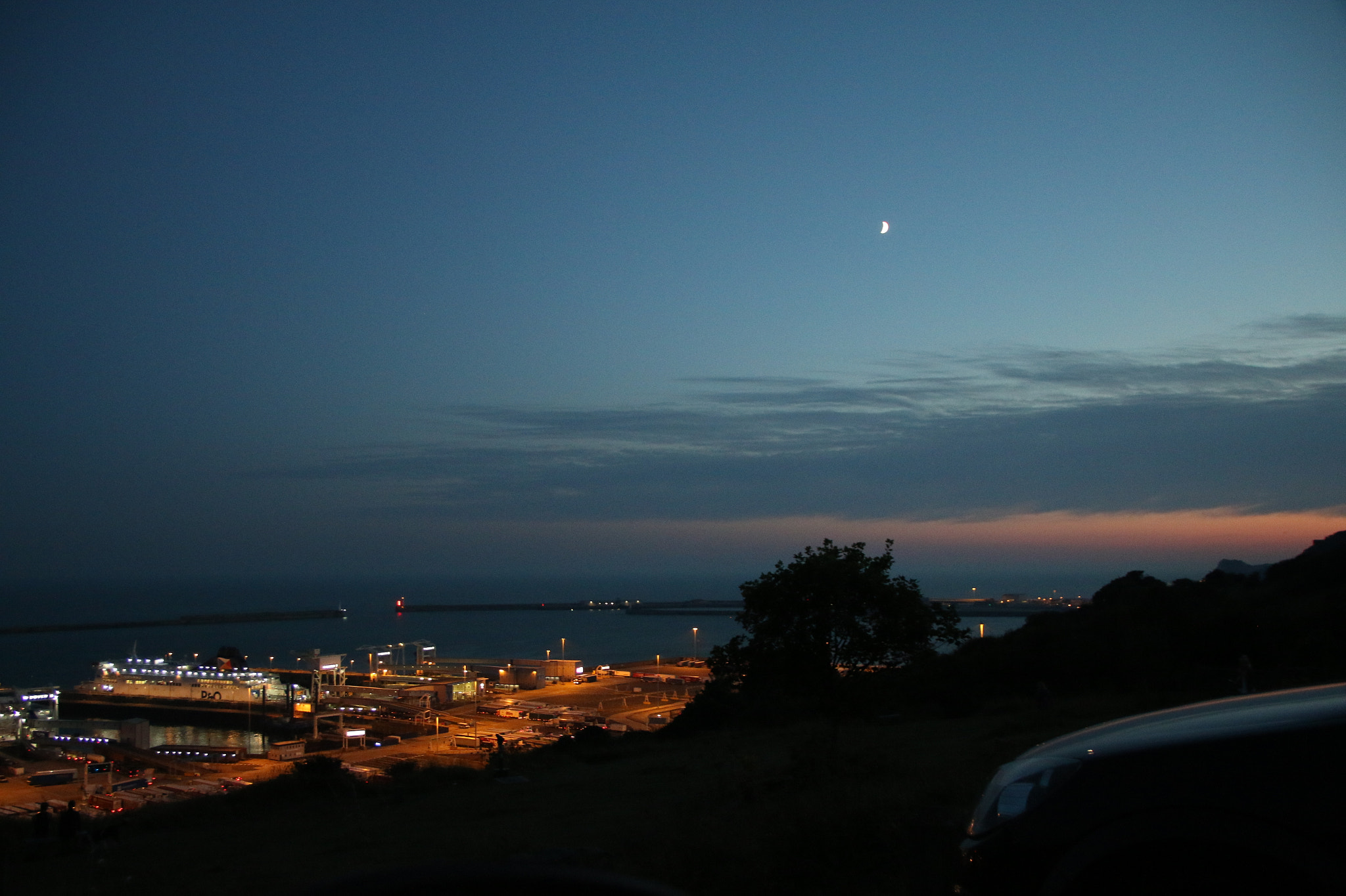 Canon EOS 70D + Sigma 18-125mm F3.8-5.6 DC OS HSM sample photo. White cliffs at night photography