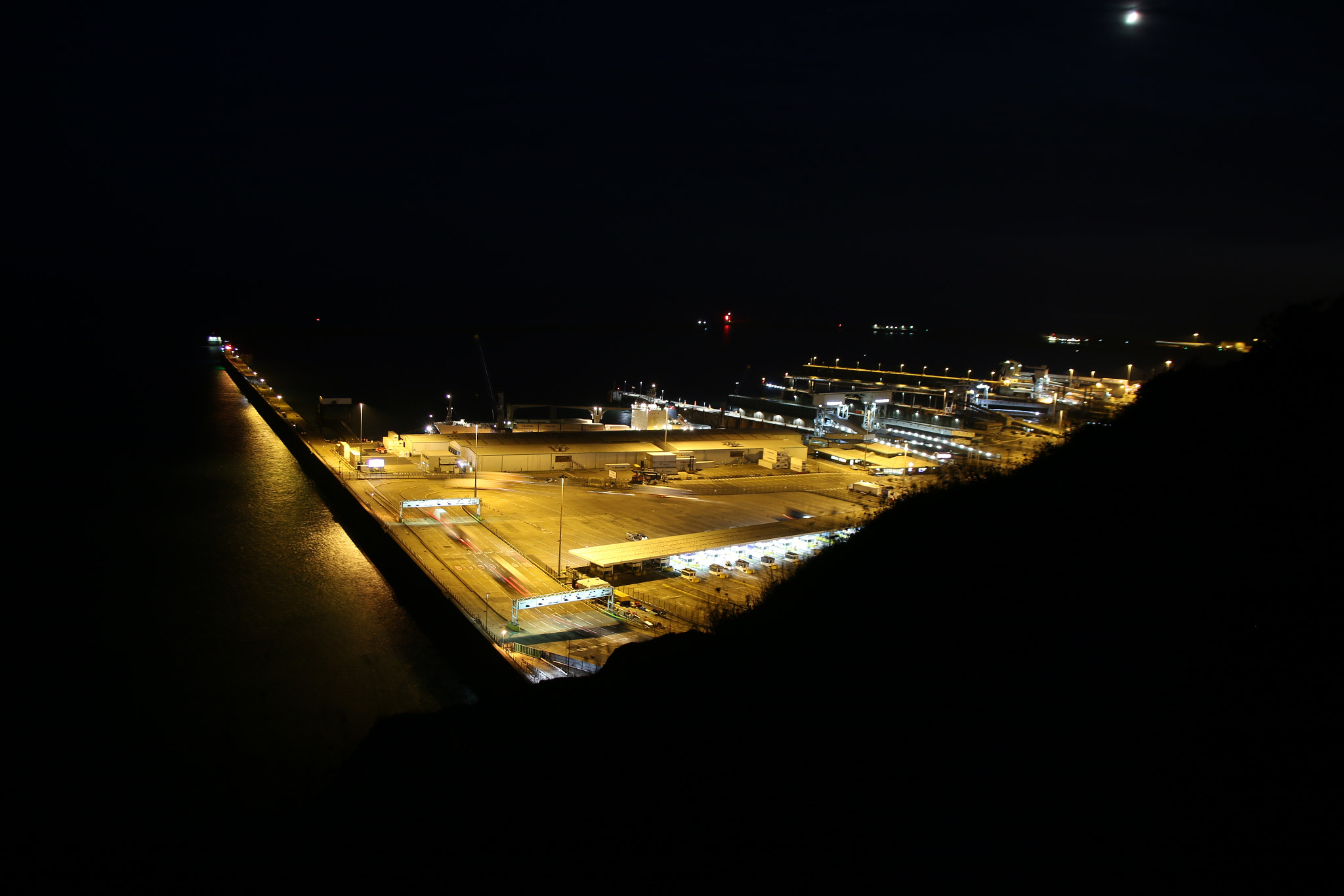 Sigma 18-125mm F3.8-5.6 DC OS HSM sample photo. White cliffs at night photography