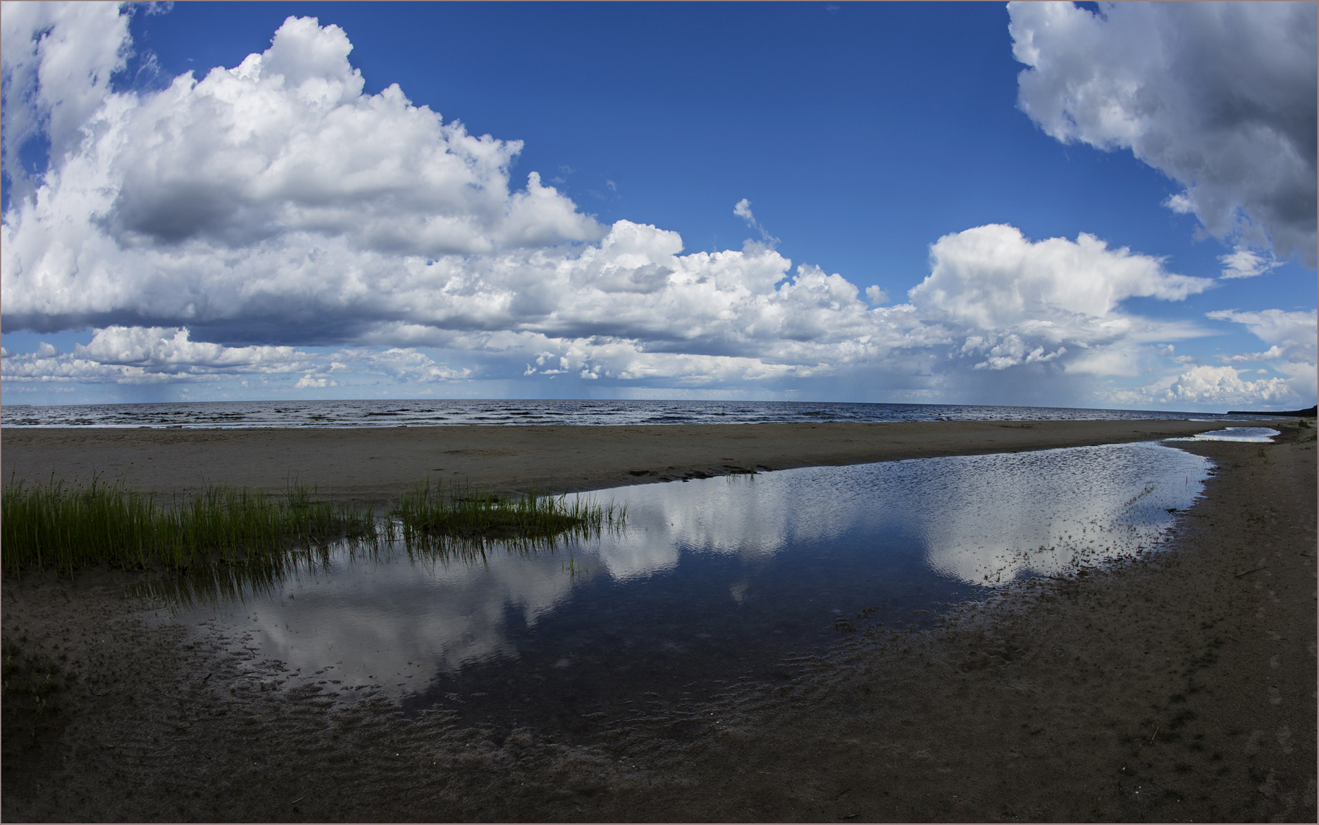 Nikon D800 + Nikon AF Fisheye-Nikkor 16mm F2.8D sample photo. Rain over the sea(2). photography