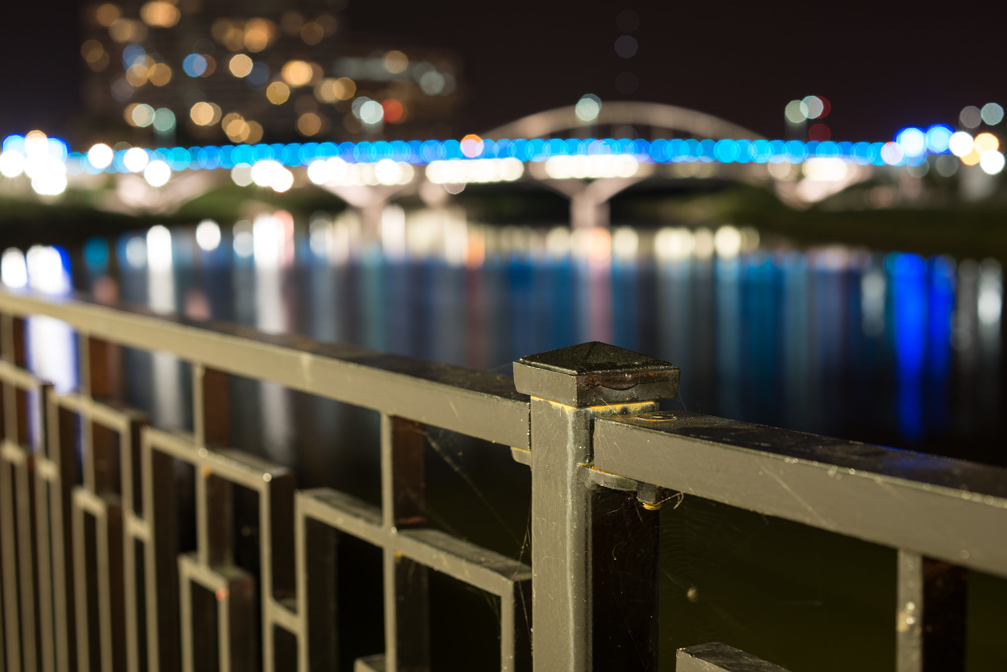 ZEISS Makro-Planar T* 50mm F2 sample photo. Webby scioto mile river fence photography