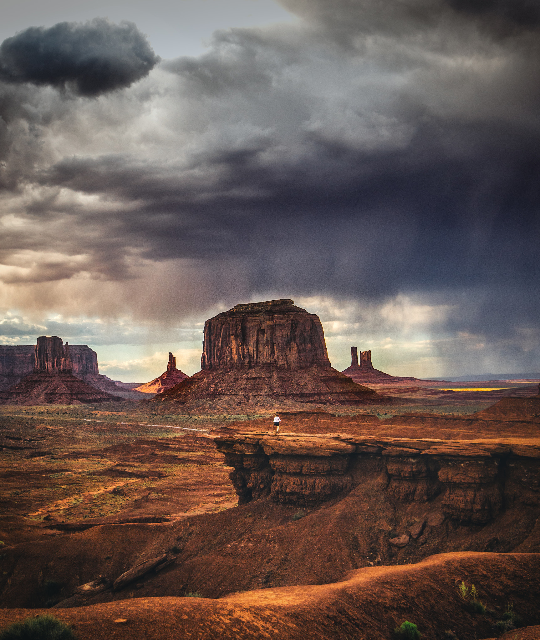 Sigma AF 12-24mm F4.5-5.6 EX DG sample photo. The storm behind the monument photography