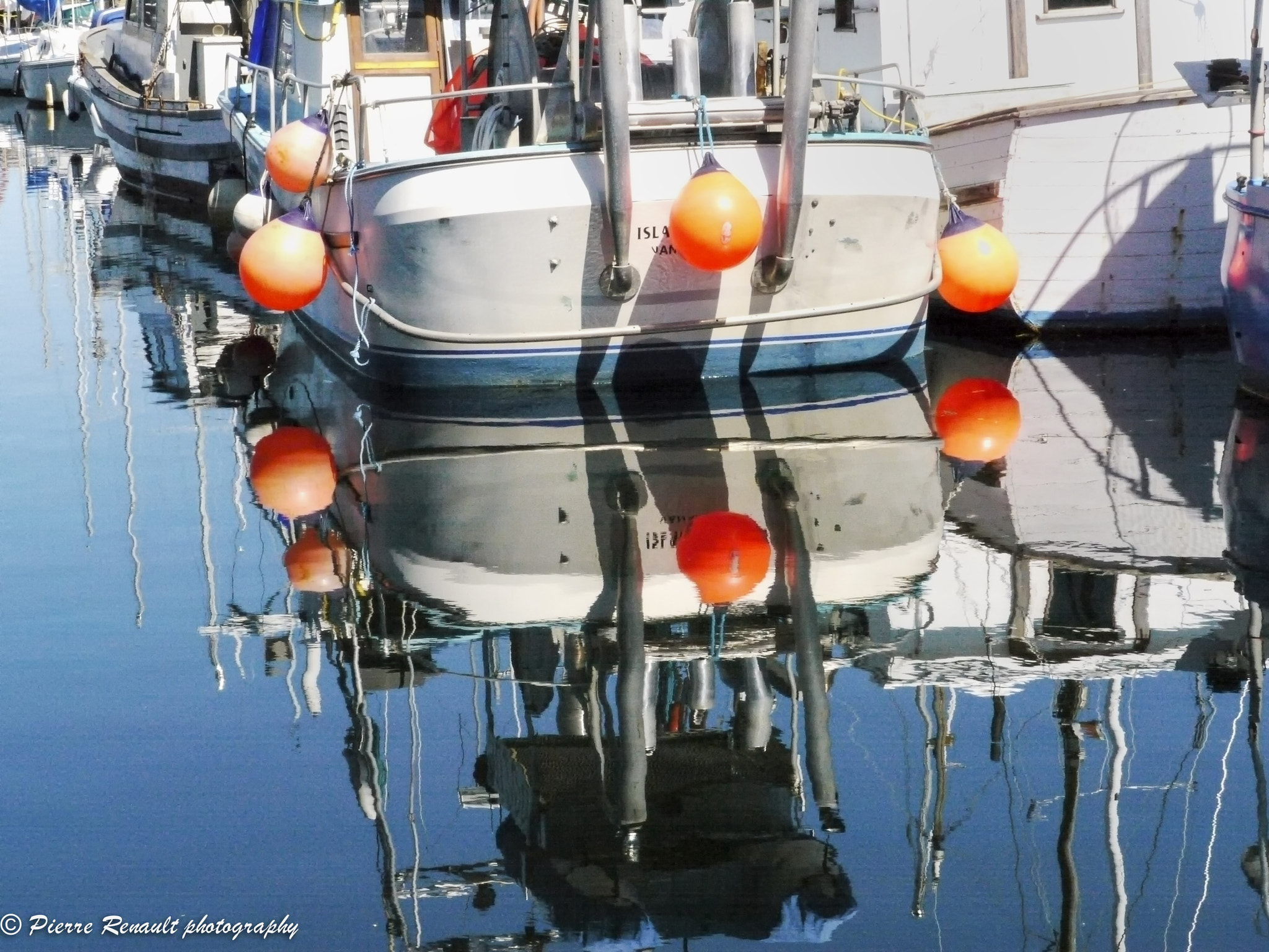 Panasonic Lumix DMC-GH1 sample photo. Moored in the calm photography