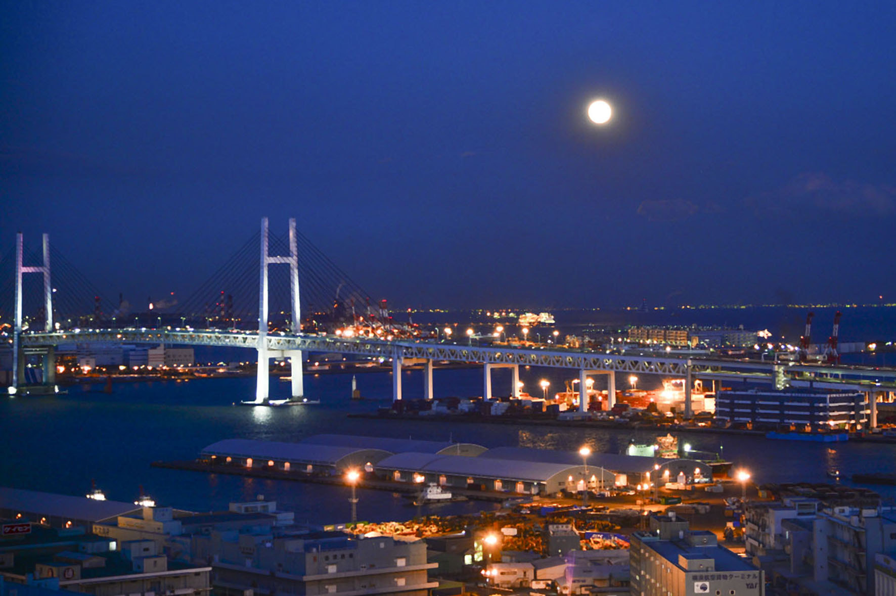 Nikon D4 sample photo. Yokohama port and full moon photography