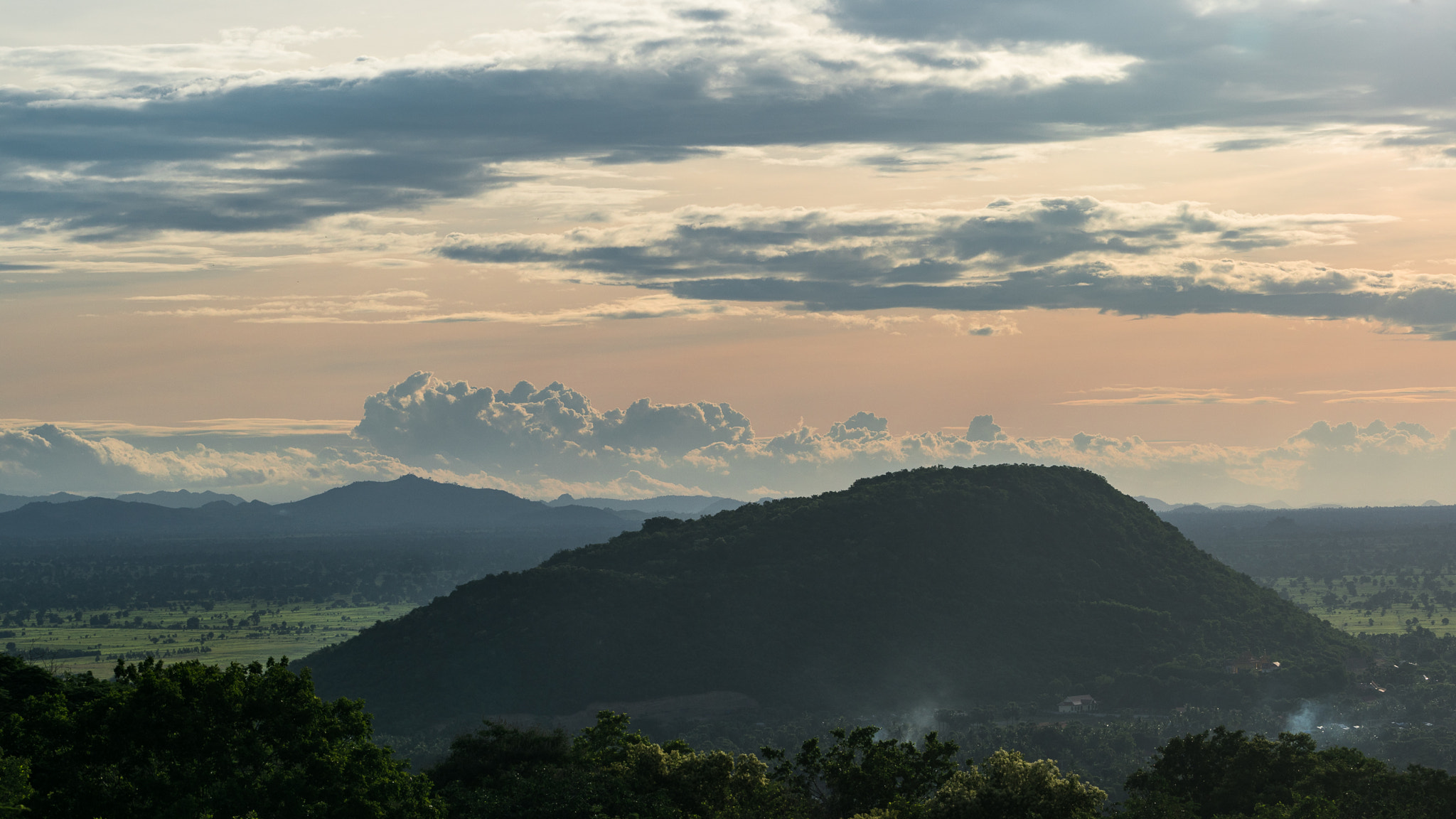 Sony a6300 + Sony FE 70-200mm F4 G OSS sample photo. Cambodia sunset photography